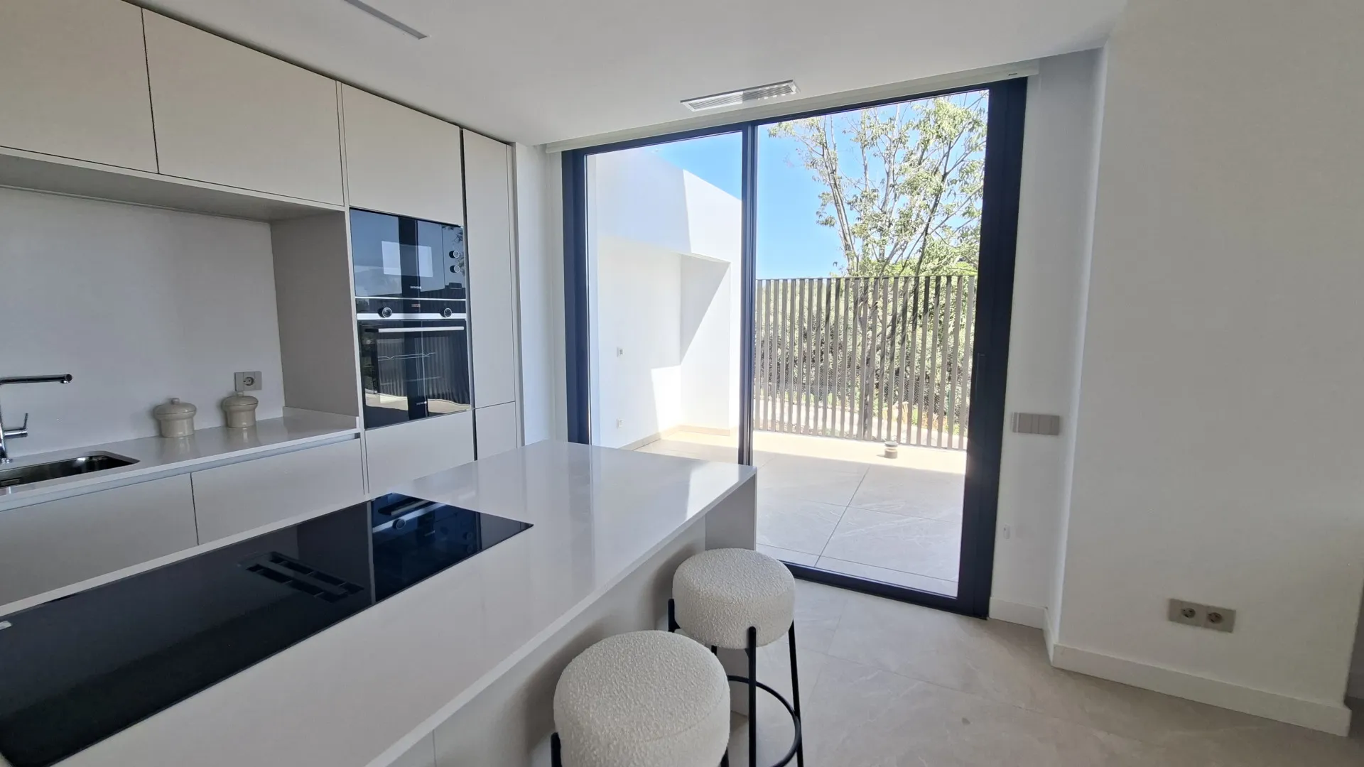 Apartamento a la venta en Marbella Este con 4 dormitorios