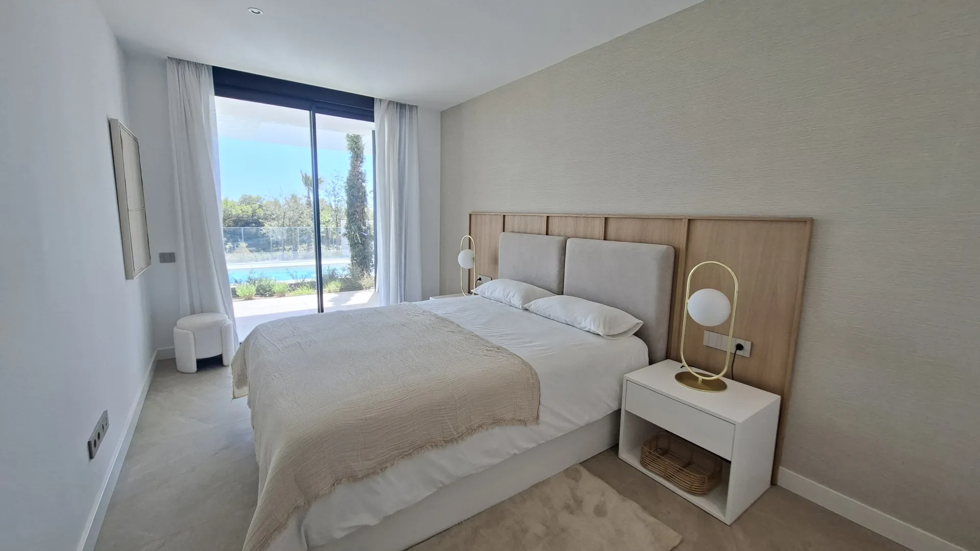 Apartamento a la venta en Marbella Este con 4 dormitorios