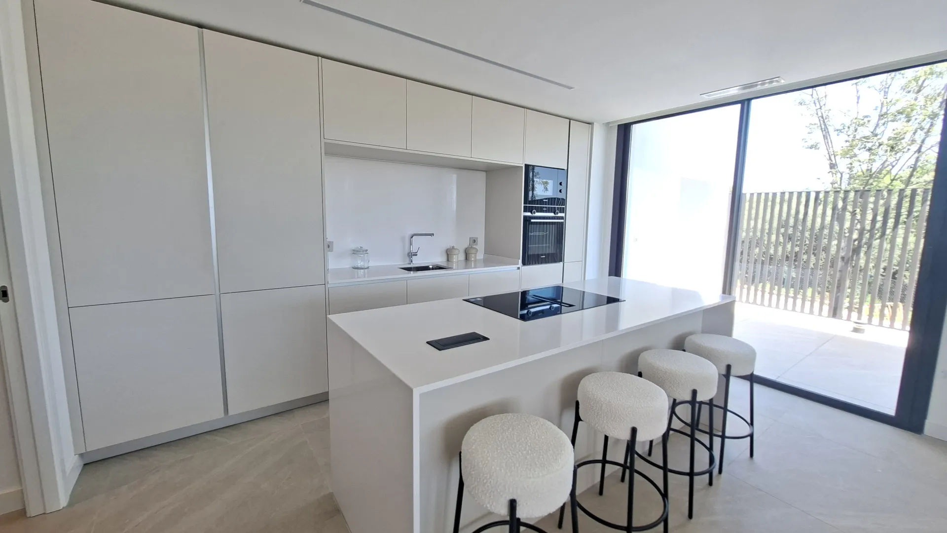 Apartamento a la venta en Marbella Este con 4 dormitorios