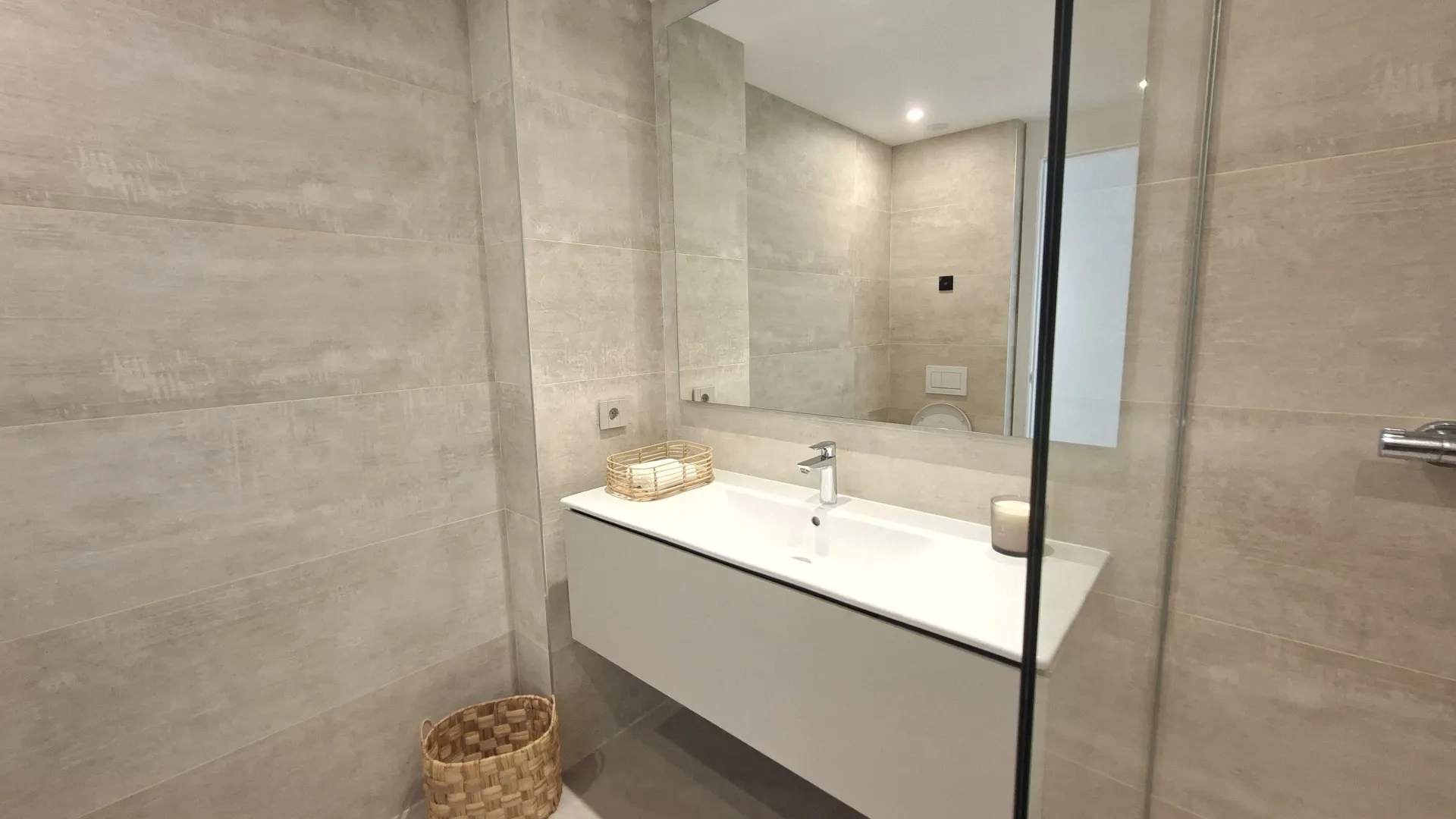 Apartamento a la venta en Marbella Este con 4 dormitorios