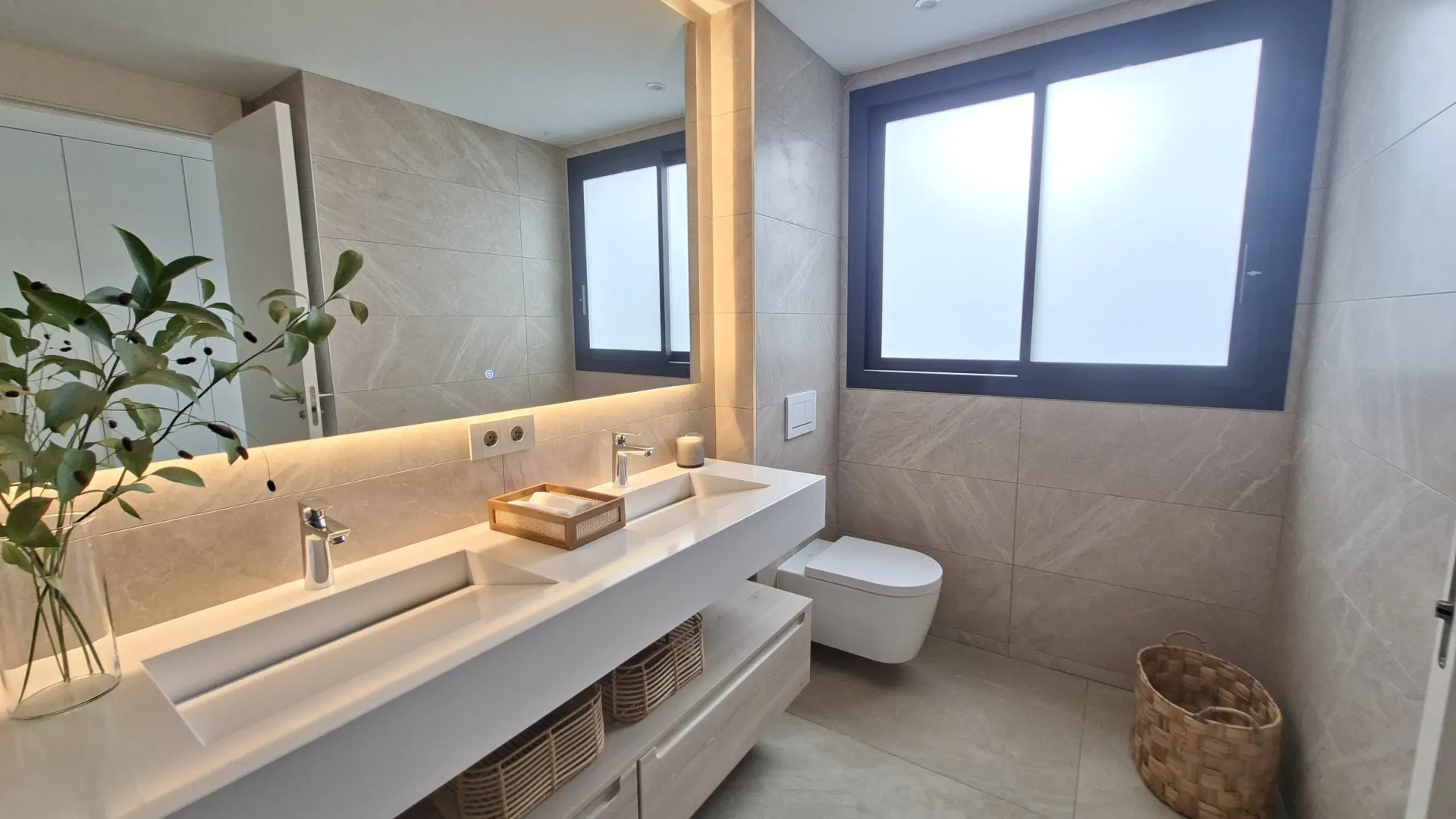 Apartamento a la venta en Marbella Este con 4 dormitorios
