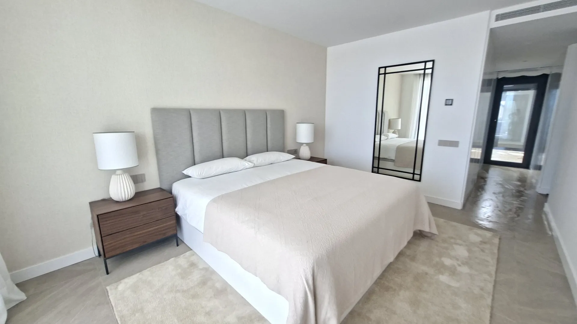 Apartamento a la venta en Marbella Este con 4 dormitorios