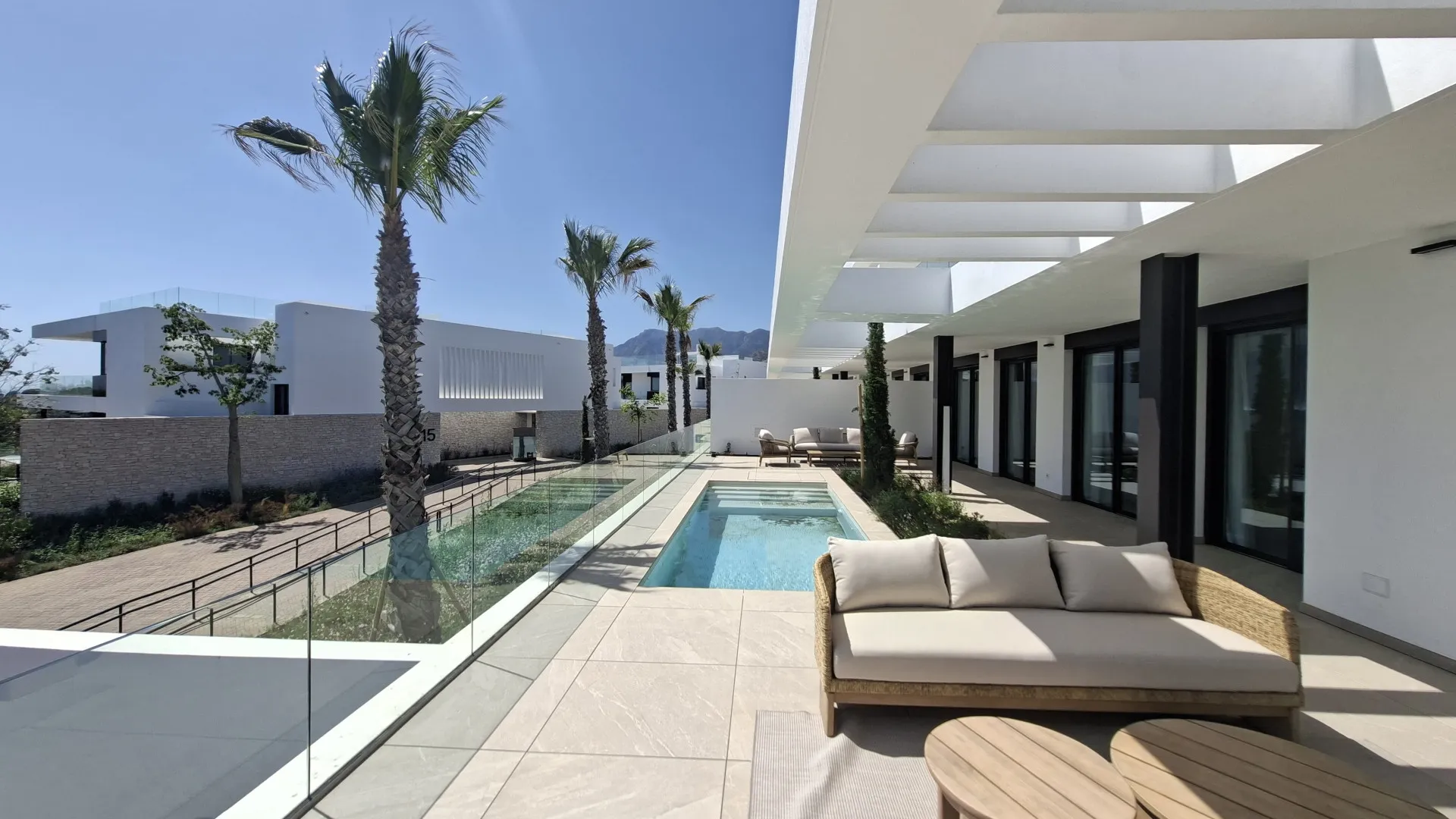 Apartamento a la venta en Marbella Este con 4 dormitorios