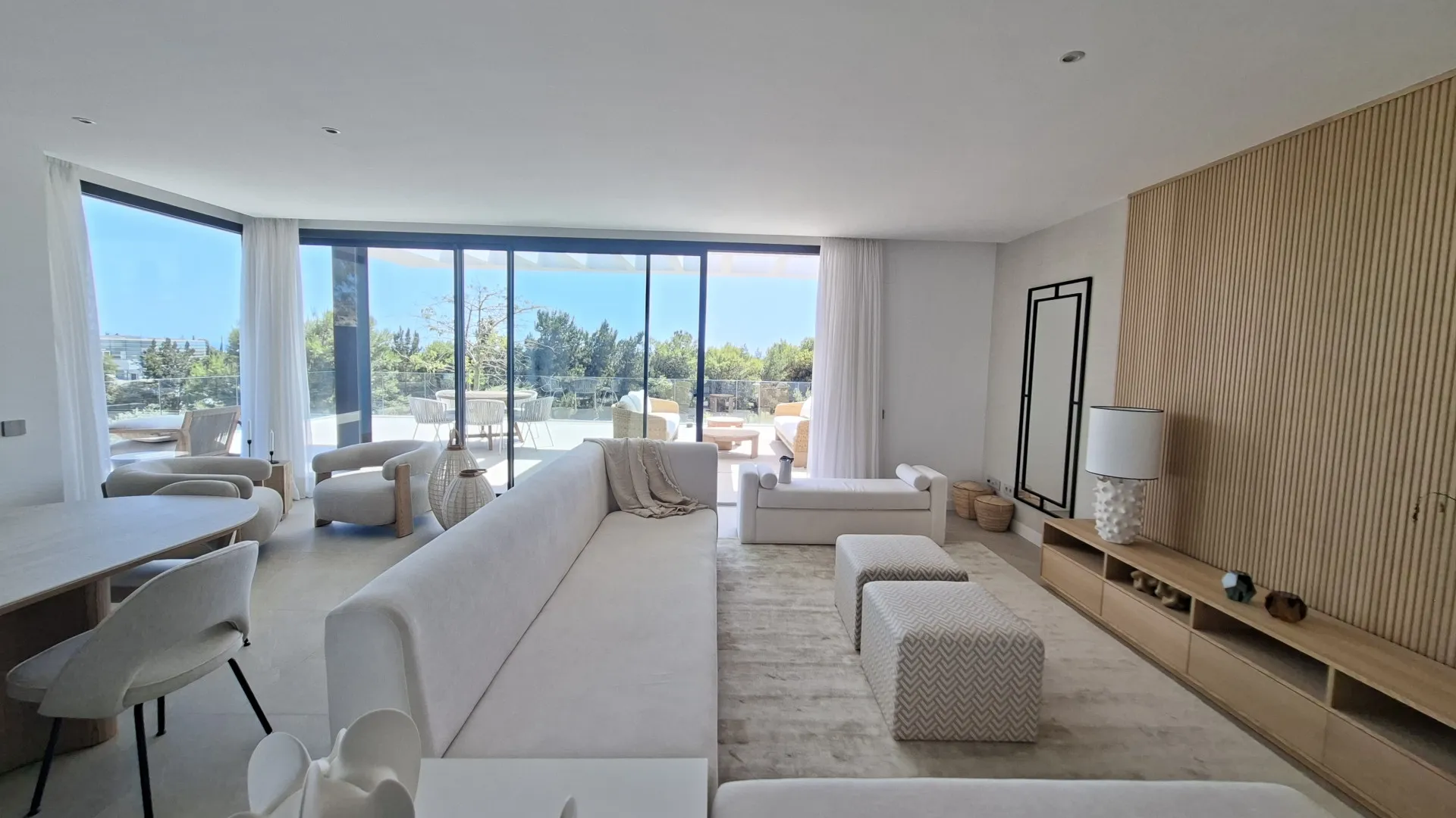 Apartamento a la venta en Marbella Este con 4 dormitorios