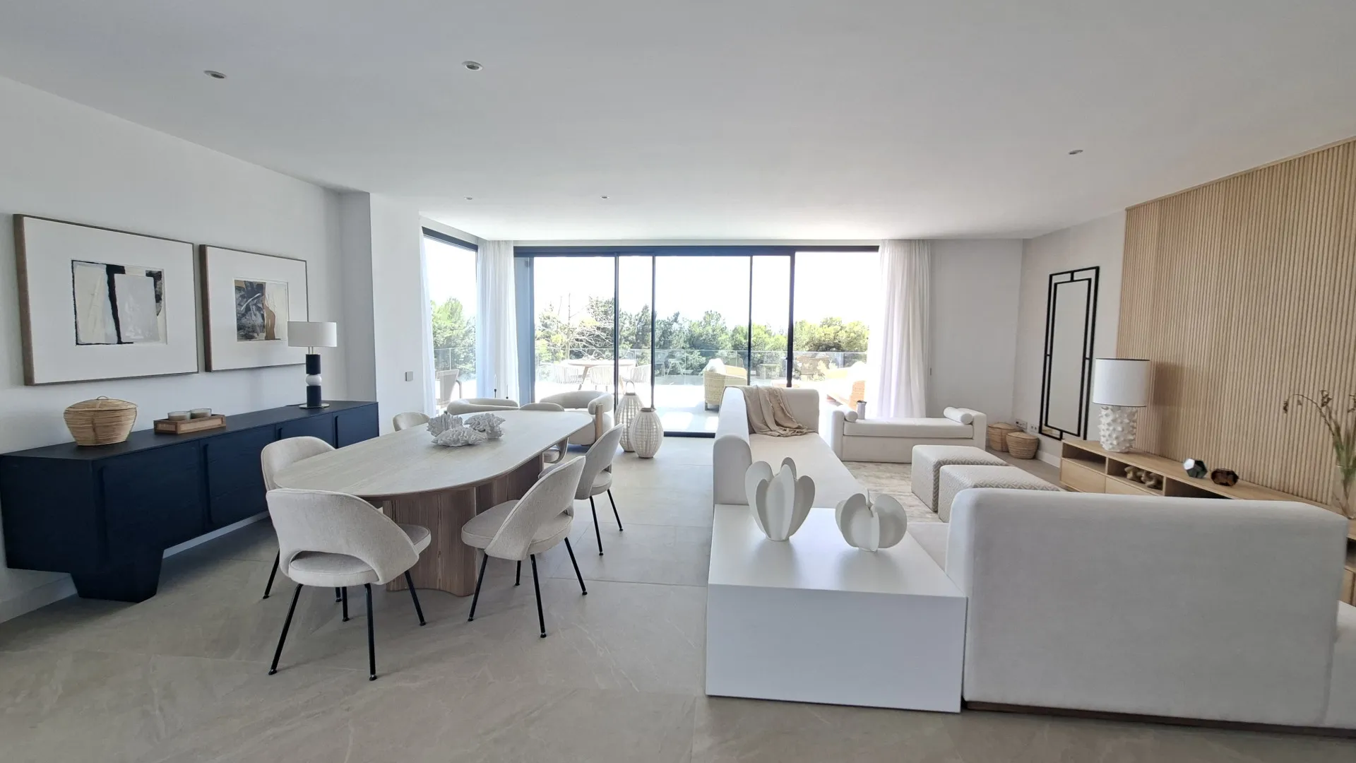 Apartamento a la venta en Marbella Este con 4 dormitorios