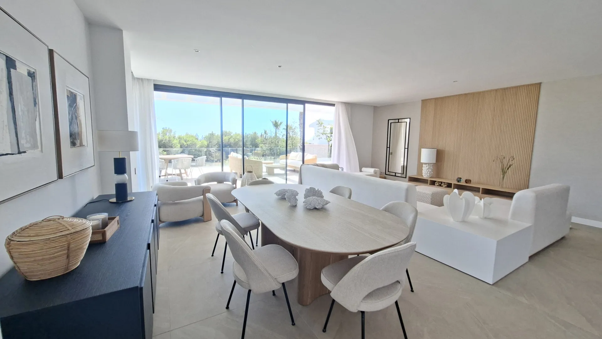 Apartamento a la venta en Marbella Este con 4 dormitorios
