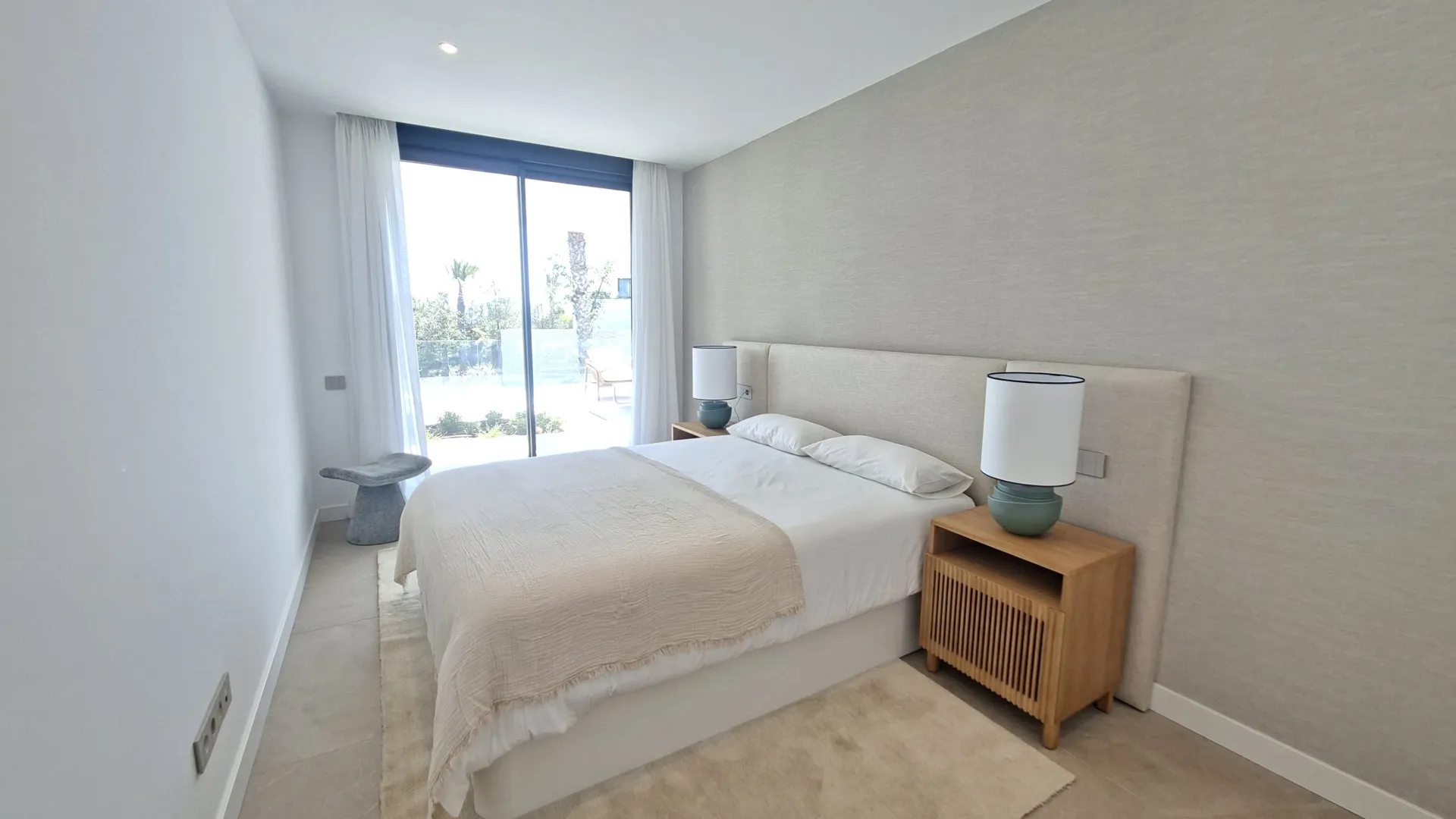 Apartamento a la venta en Marbella Este con 4 dormitorios