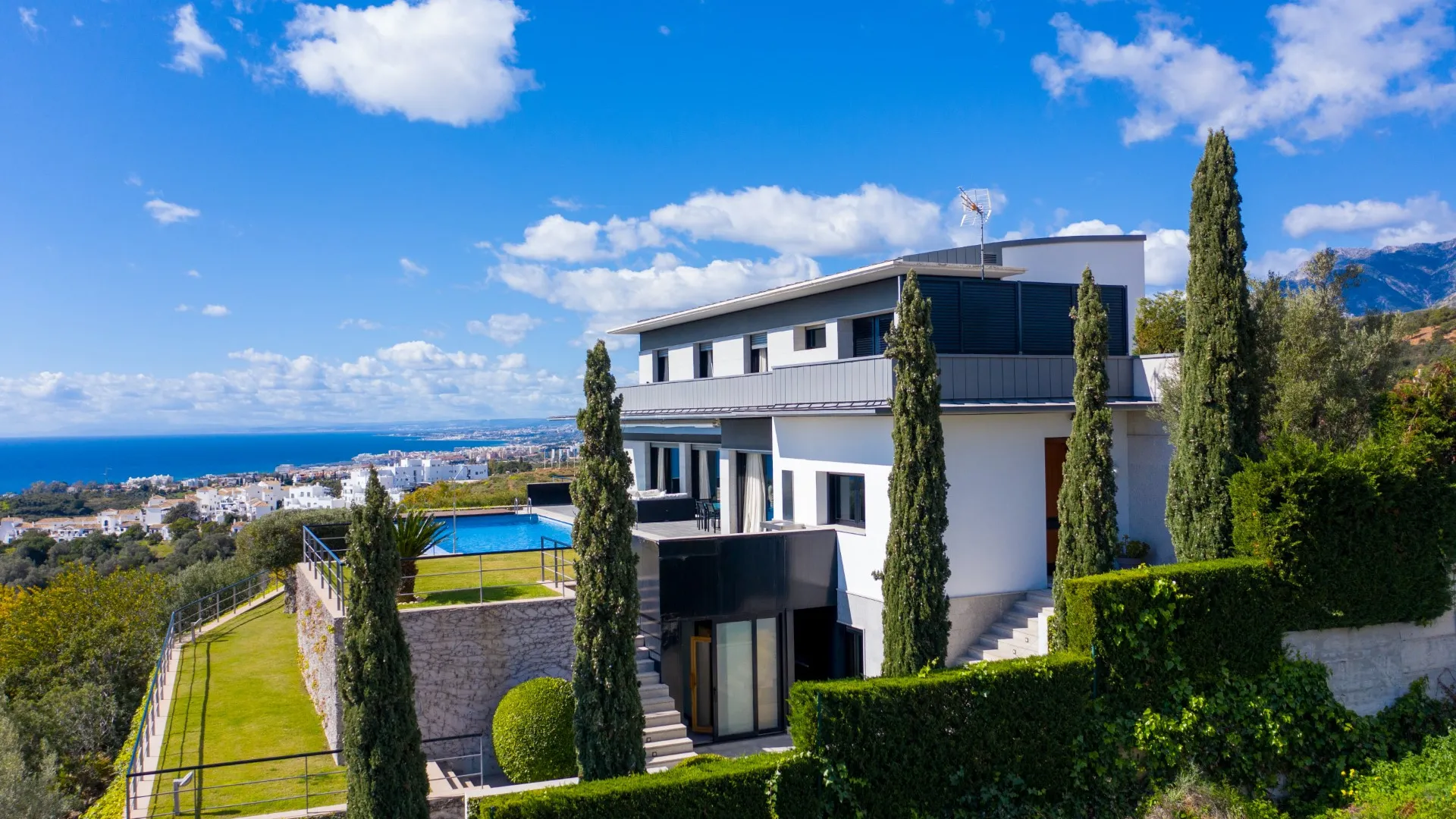 For sale villa in Los Altos de los Monteros