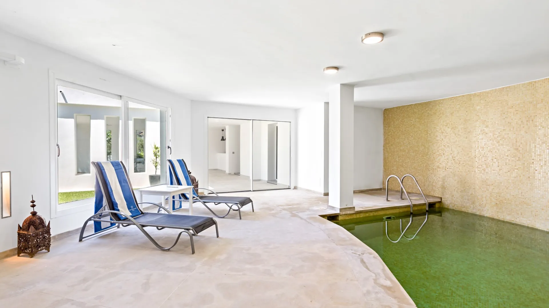 Villa a la venta con 6 dormitorios en Hacienda las Chapas