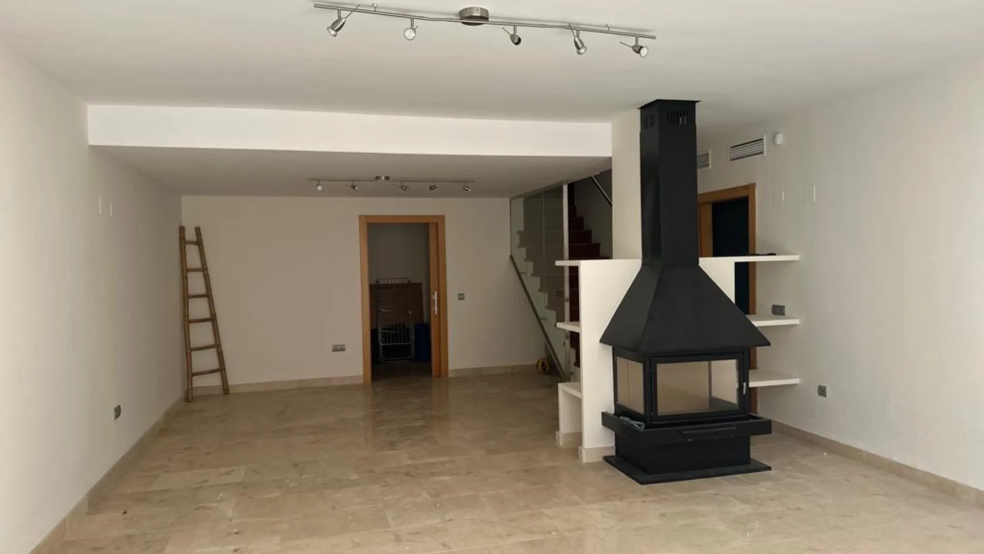 Town house for sale in Benahavis with 4 bedrooms