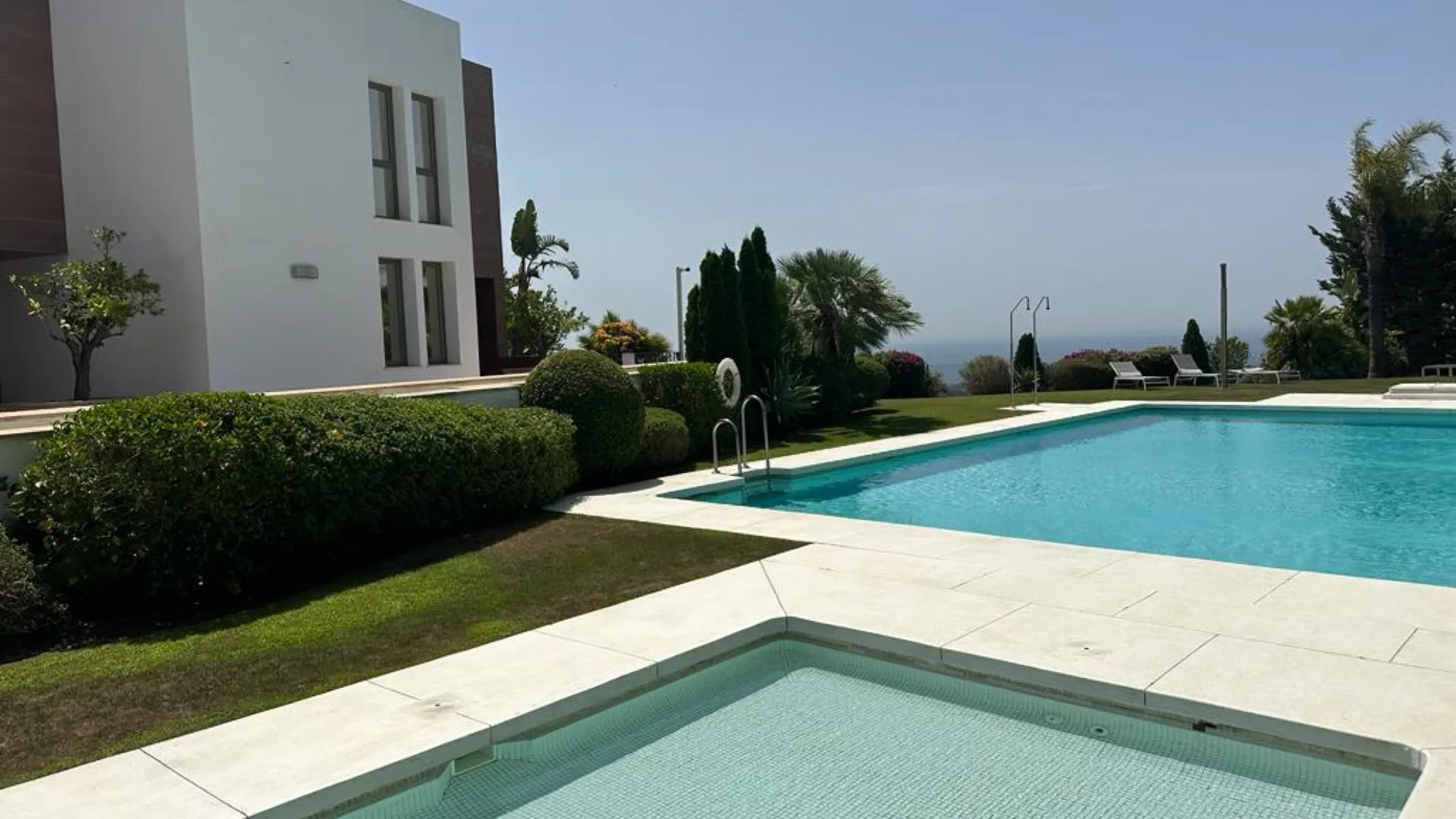 Town house for sale in Benahavis with 4 bedrooms