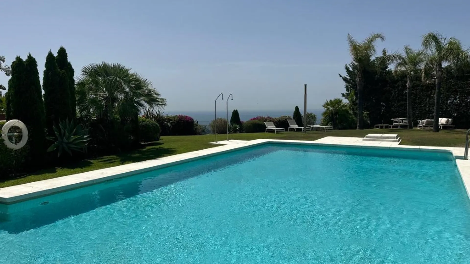 Town house for sale in Benahavis with 4 bedrooms
