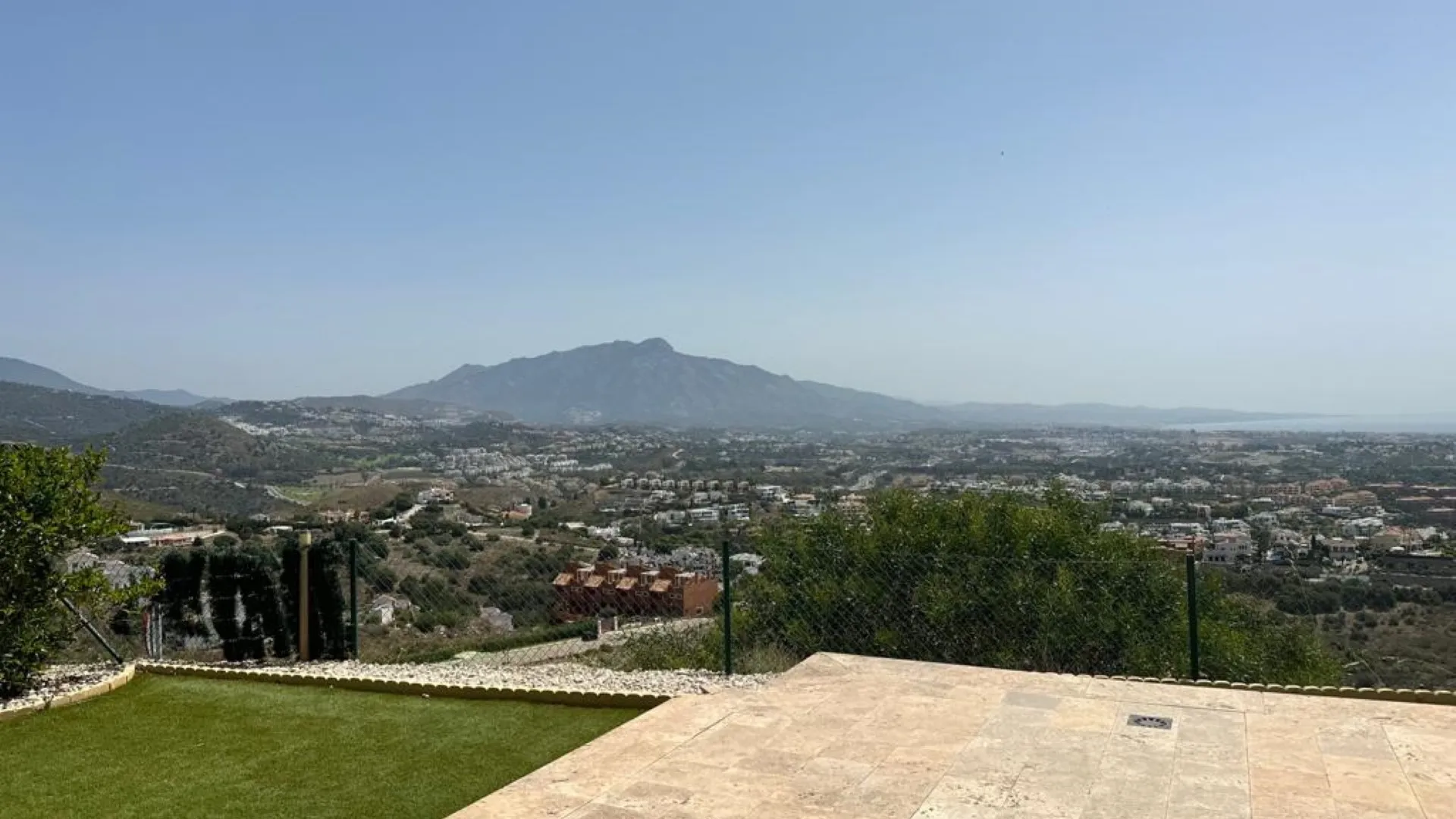 Town house for sale in Benahavis with 4 bedrooms
