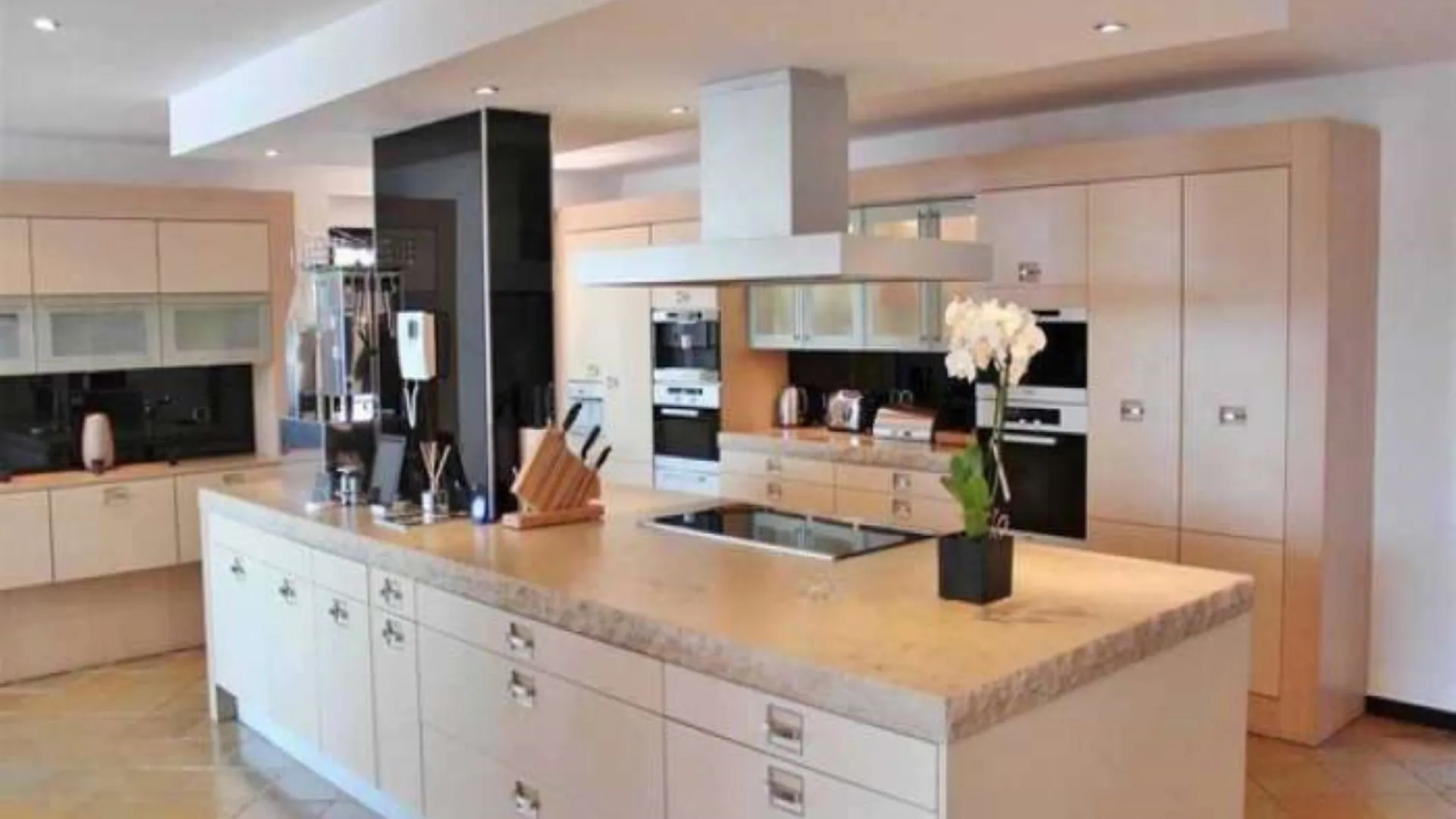 Villa con 7 dormitorios en venta en Artola