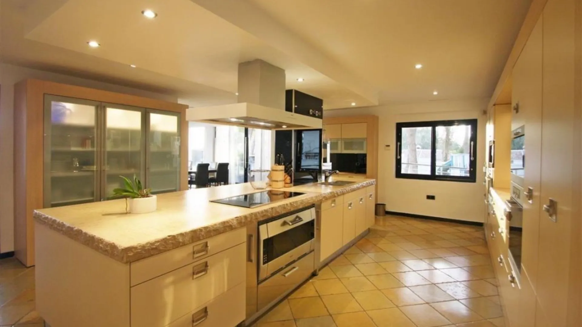 Villa con 7 dormitorios en venta en Artola