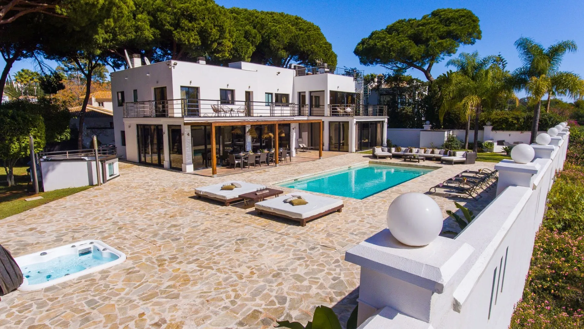 Villa con 7 dormitorios en venta en Artola
