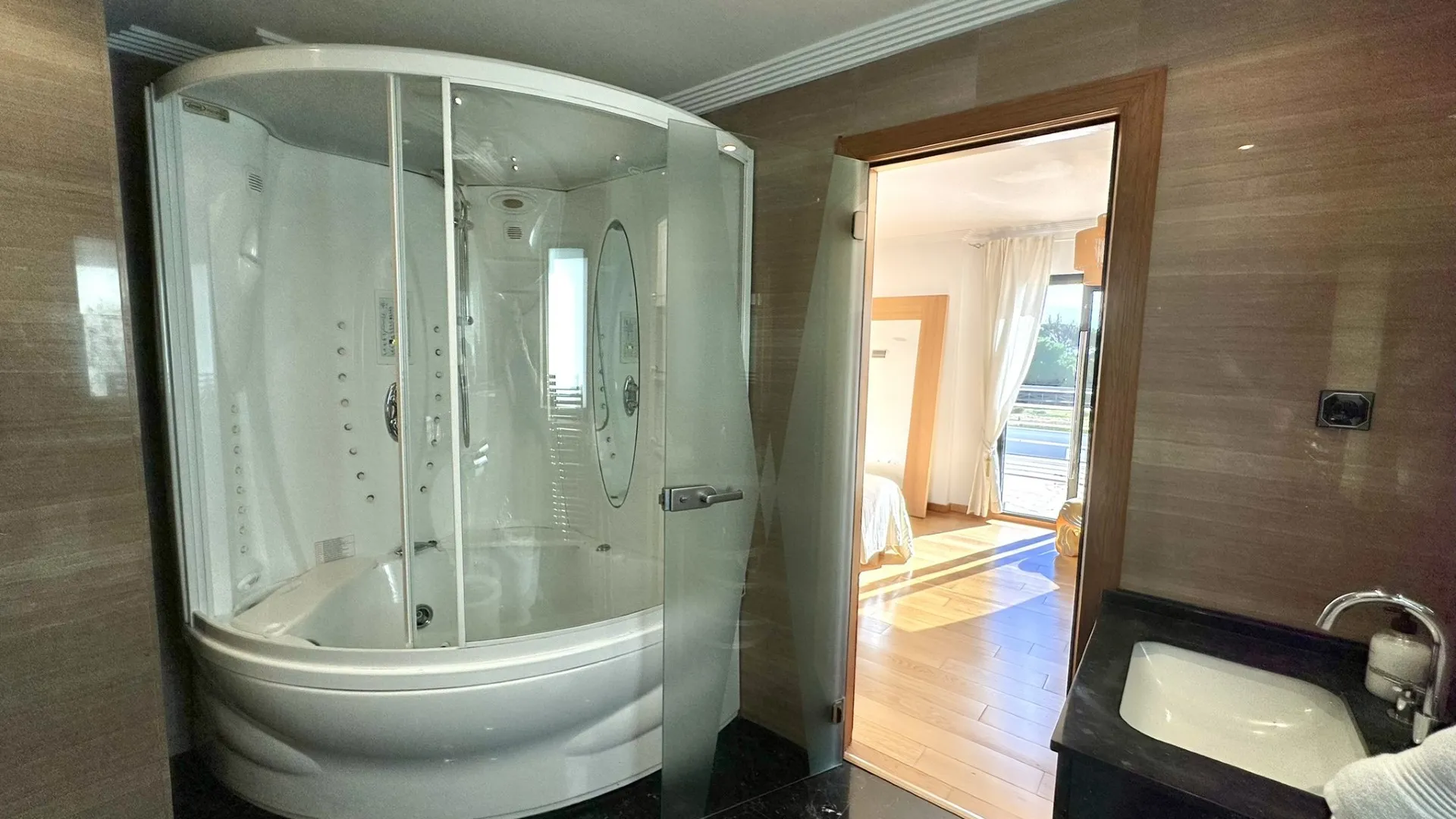Villa con 7 dormitorios en venta en Artola