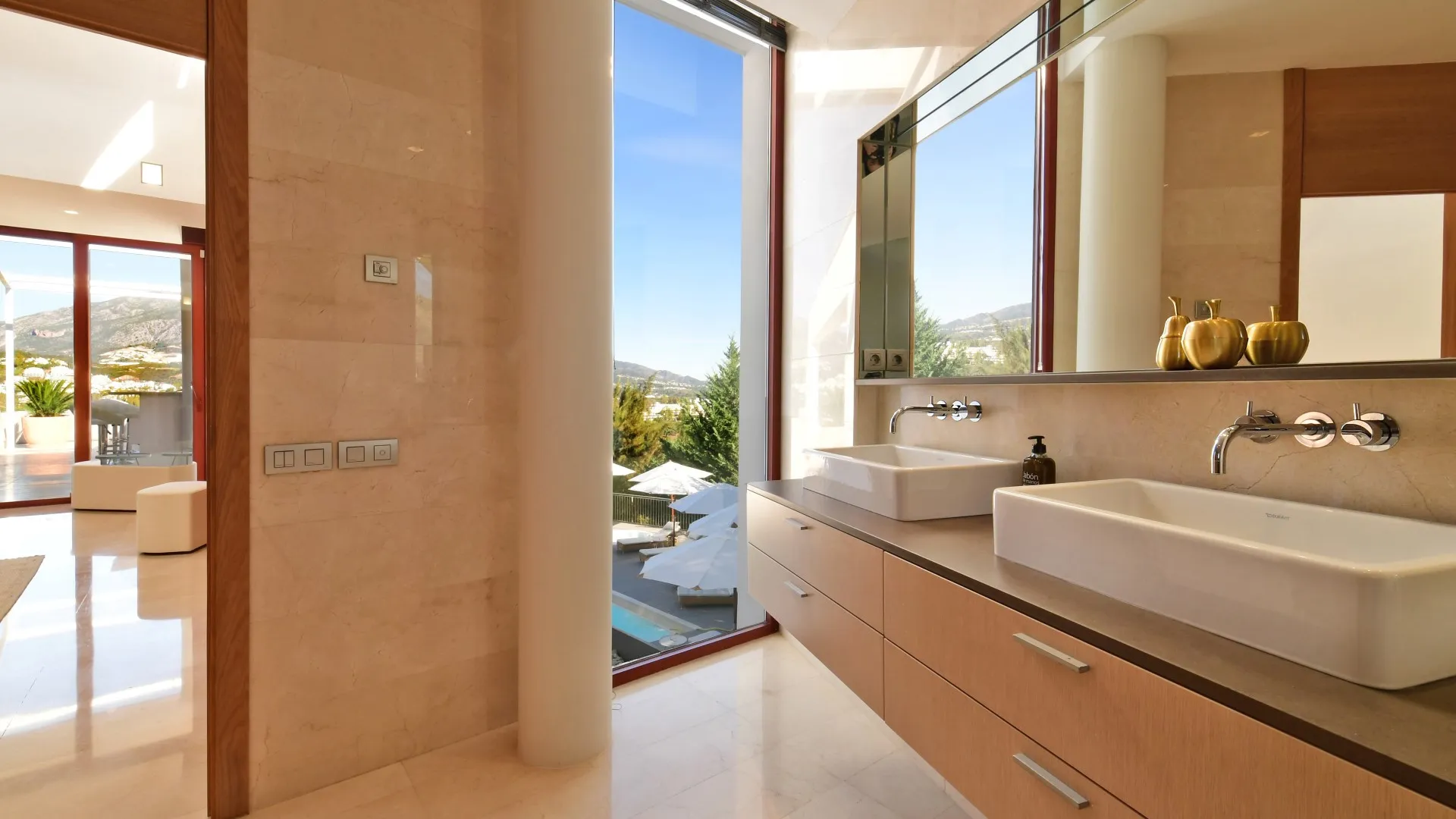 Villa for sale in Las Brisas