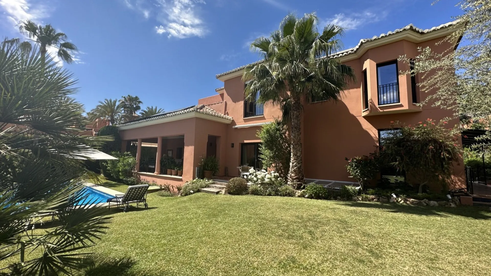 Altos de Puente Romano 5 bedrooms villa for sale