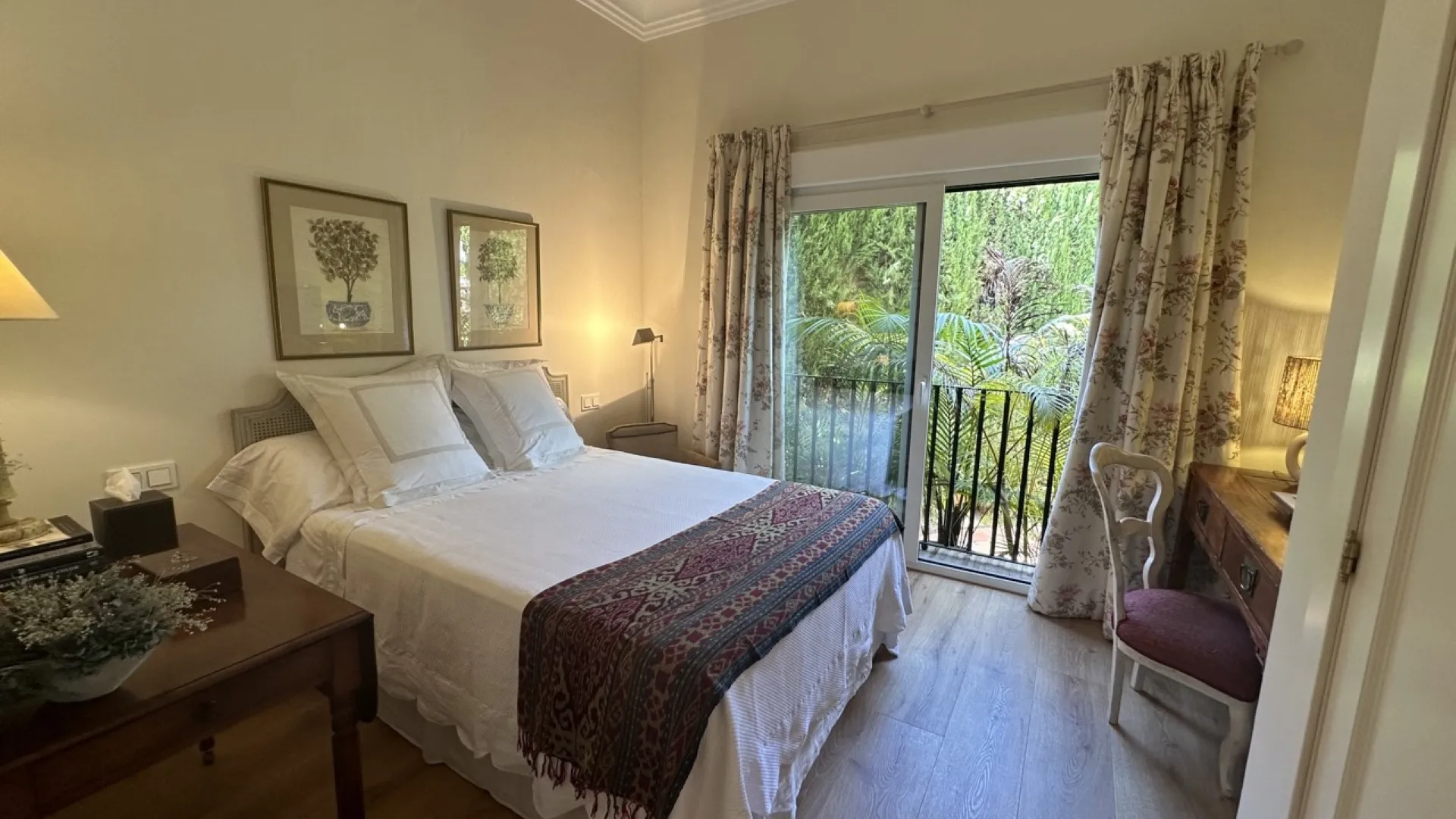 Altos de Puente Romano 5 bedrooms villa for sale