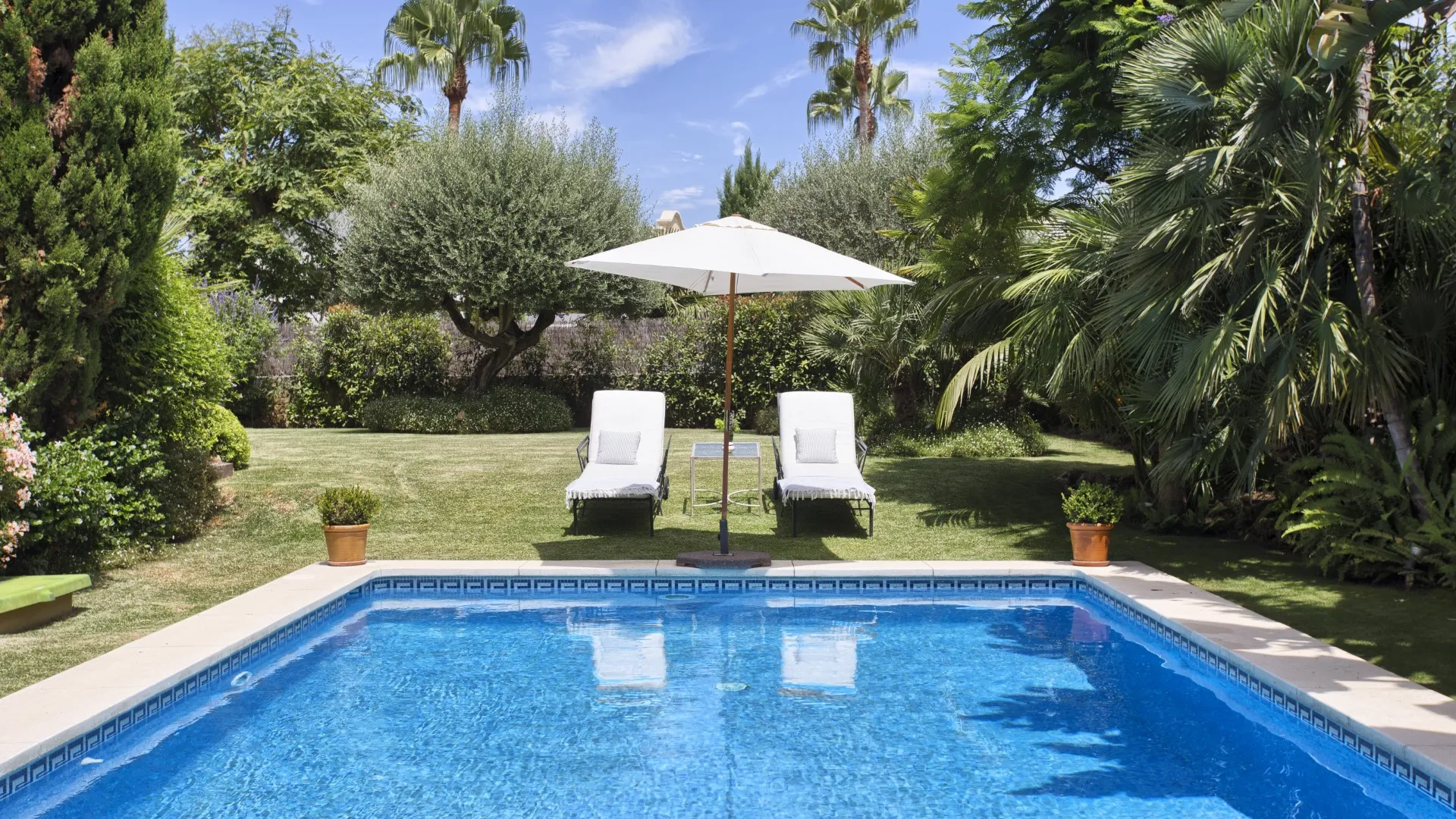 Altos de Puente Romano 5 bedrooms villa for sale