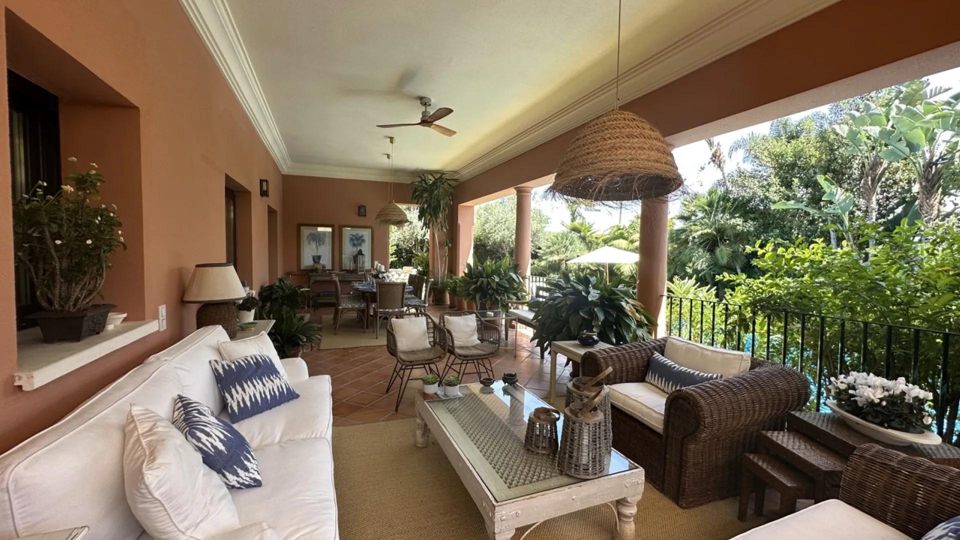 Altos de Puente Romano 5 bedrooms villa for sale