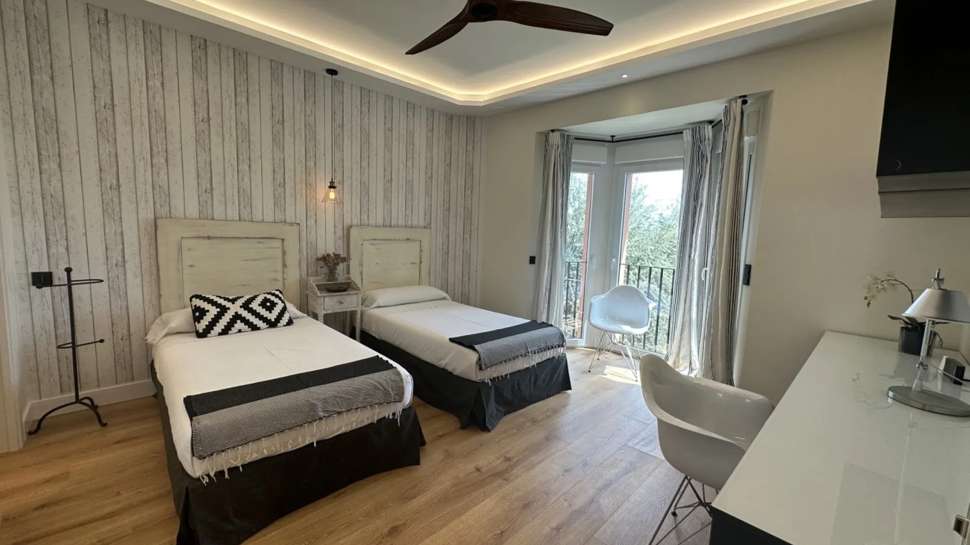 Altos de Puente Romano 5 bedrooms villa for sale