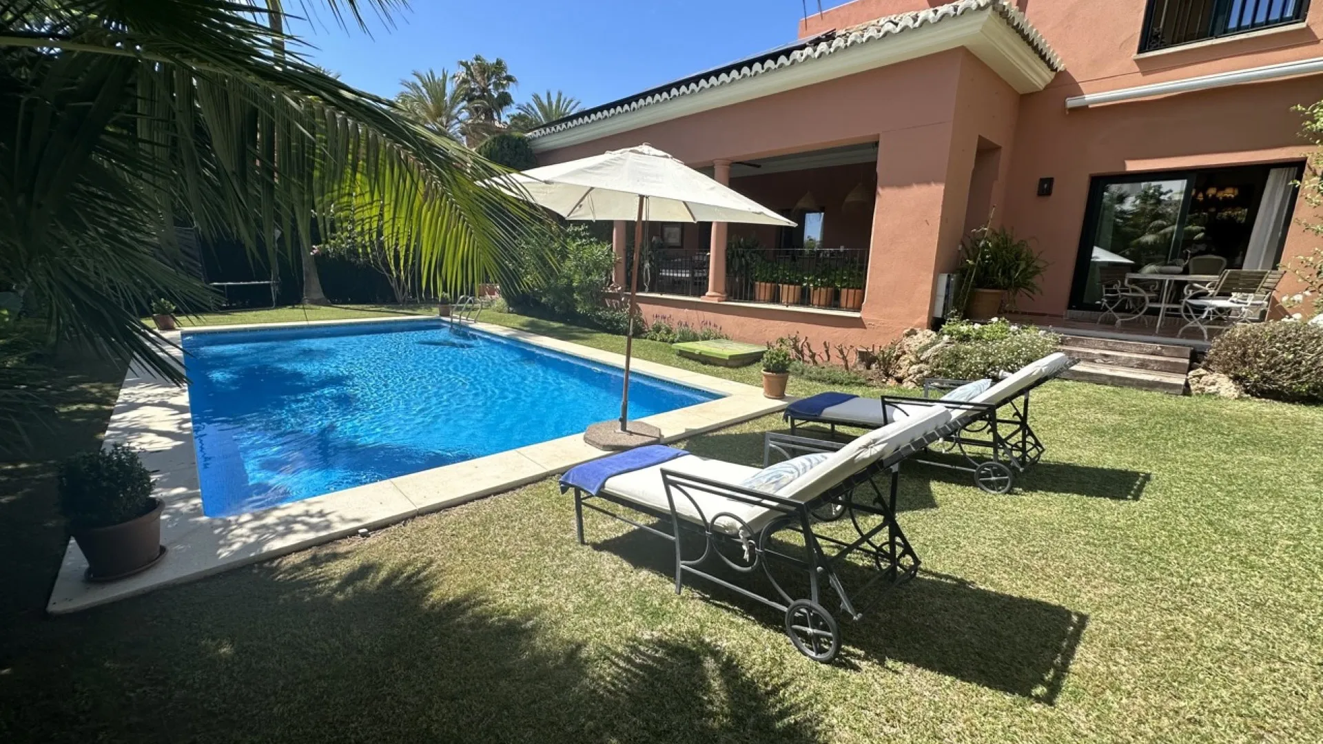 Altos de Puente Romano 5 bedrooms villa for sale