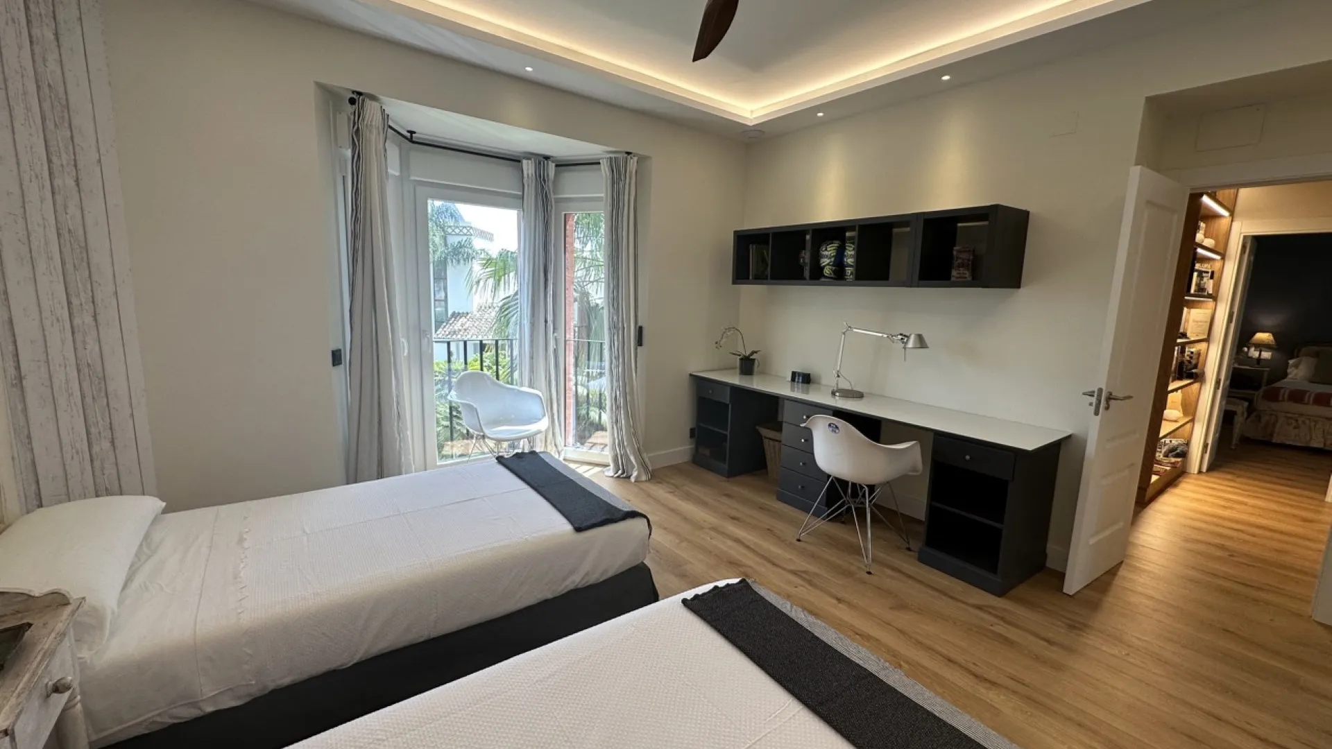 Altos de Puente Romano 5 bedrooms villa for sale