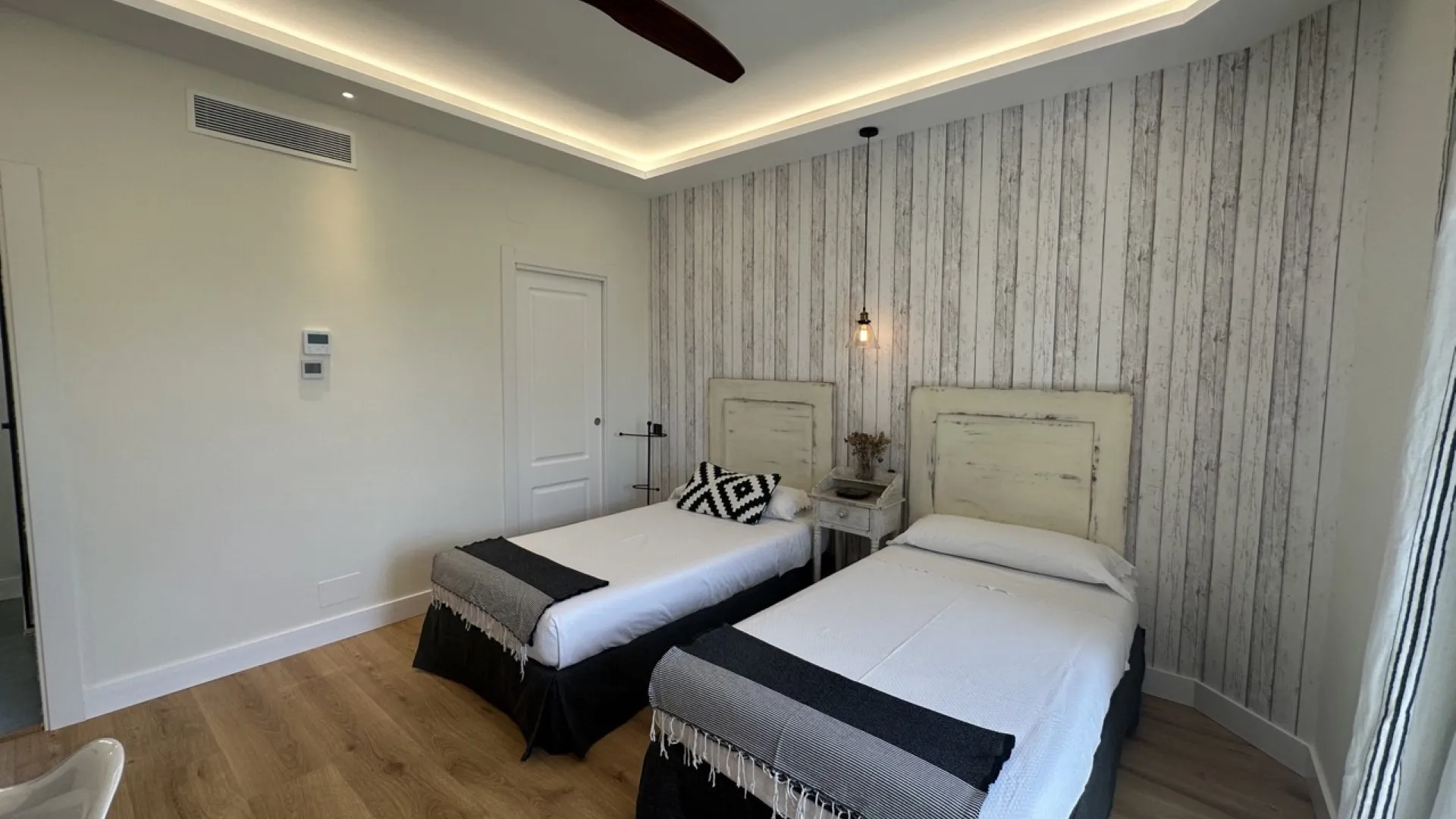 Altos de Puente Romano 5 bedrooms villa for sale