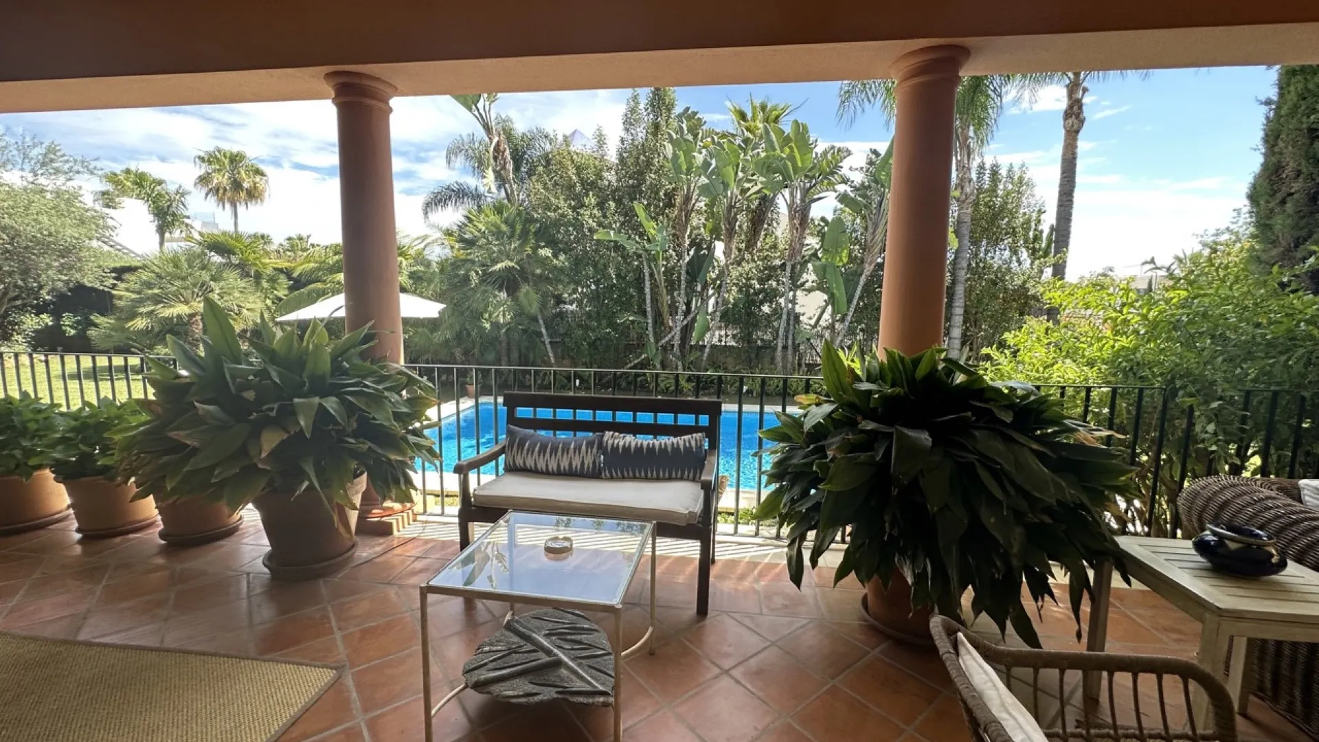 Altos de Puente Romano 5 bedrooms villa for sale