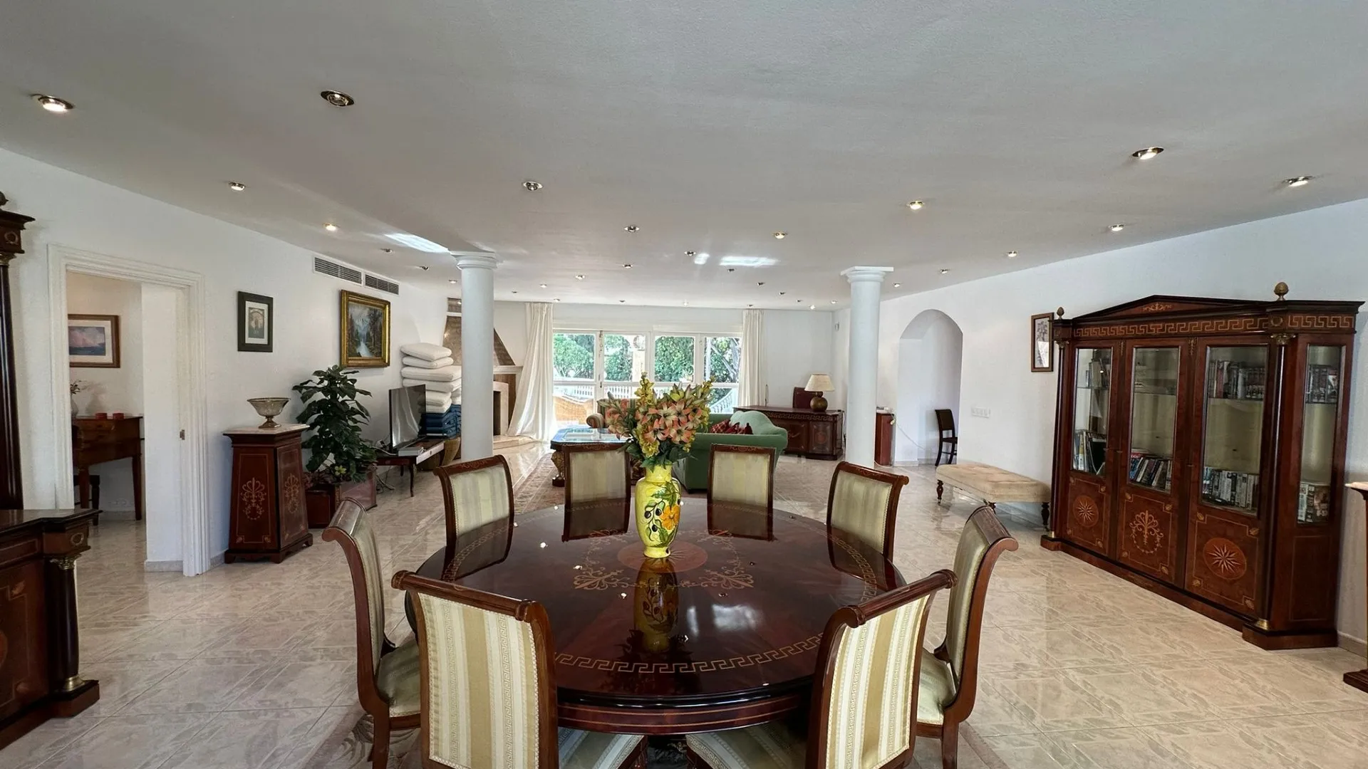 5 bedrooms villa in Marbesa for sale