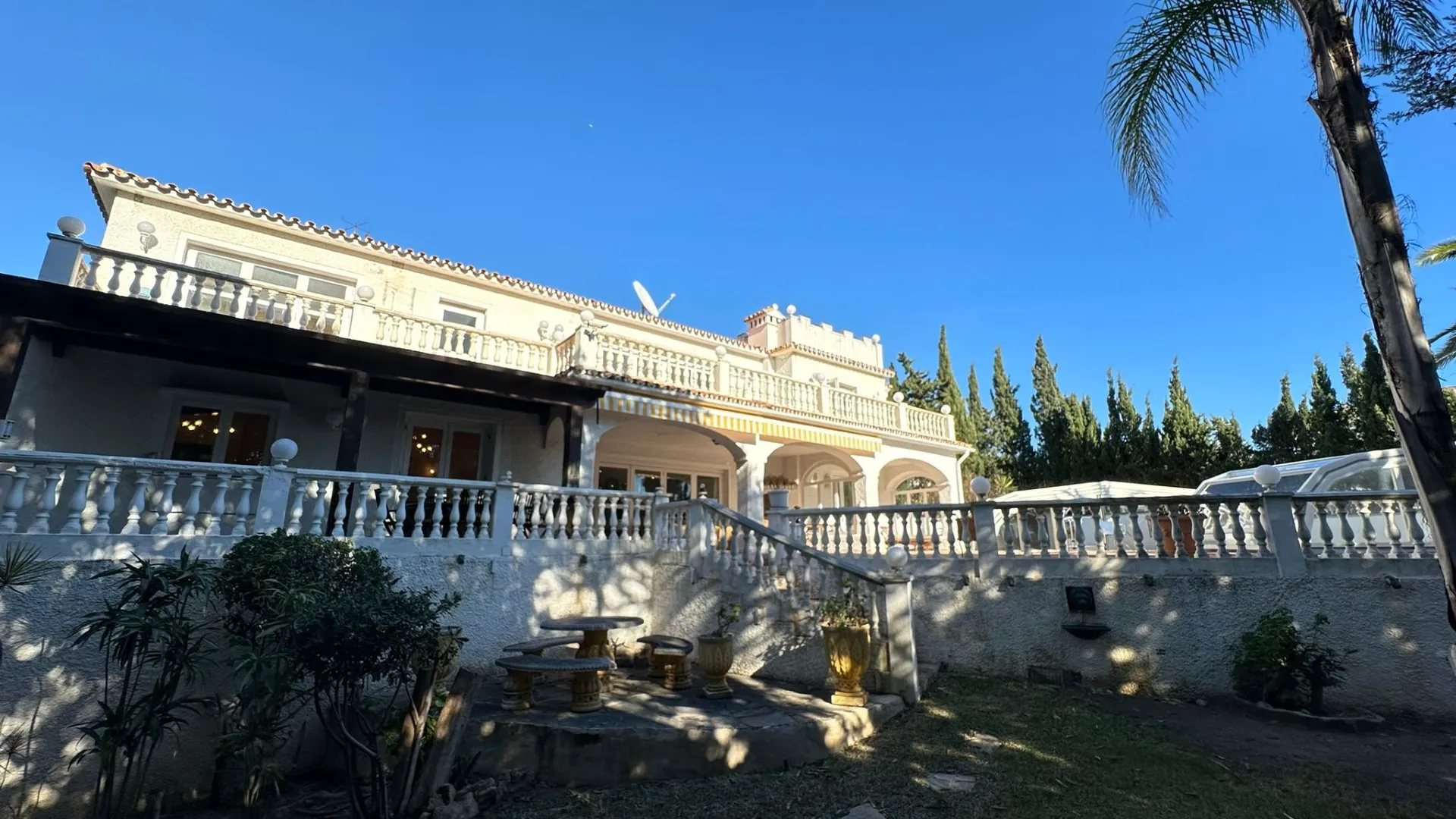 5 bedrooms villa in Marbesa for sale