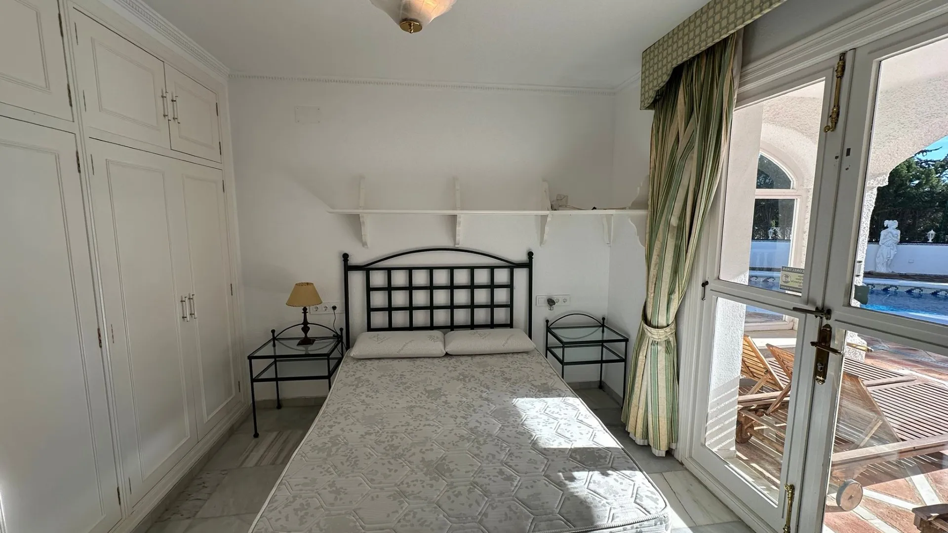 5 bedrooms villa in Marbesa for sale