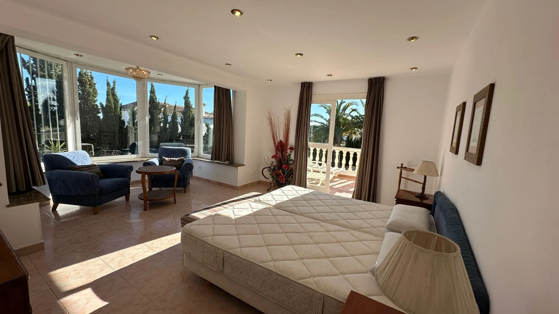 5 bedrooms villa in Marbesa for sale