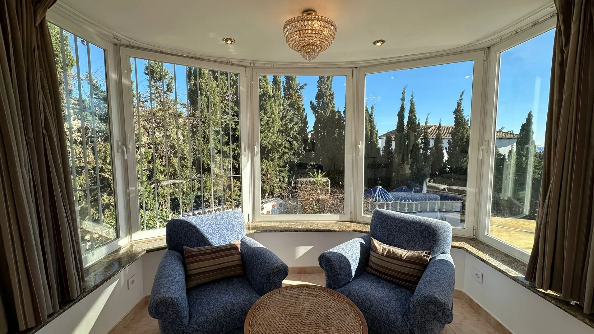 5 bedrooms villa in Marbesa for sale