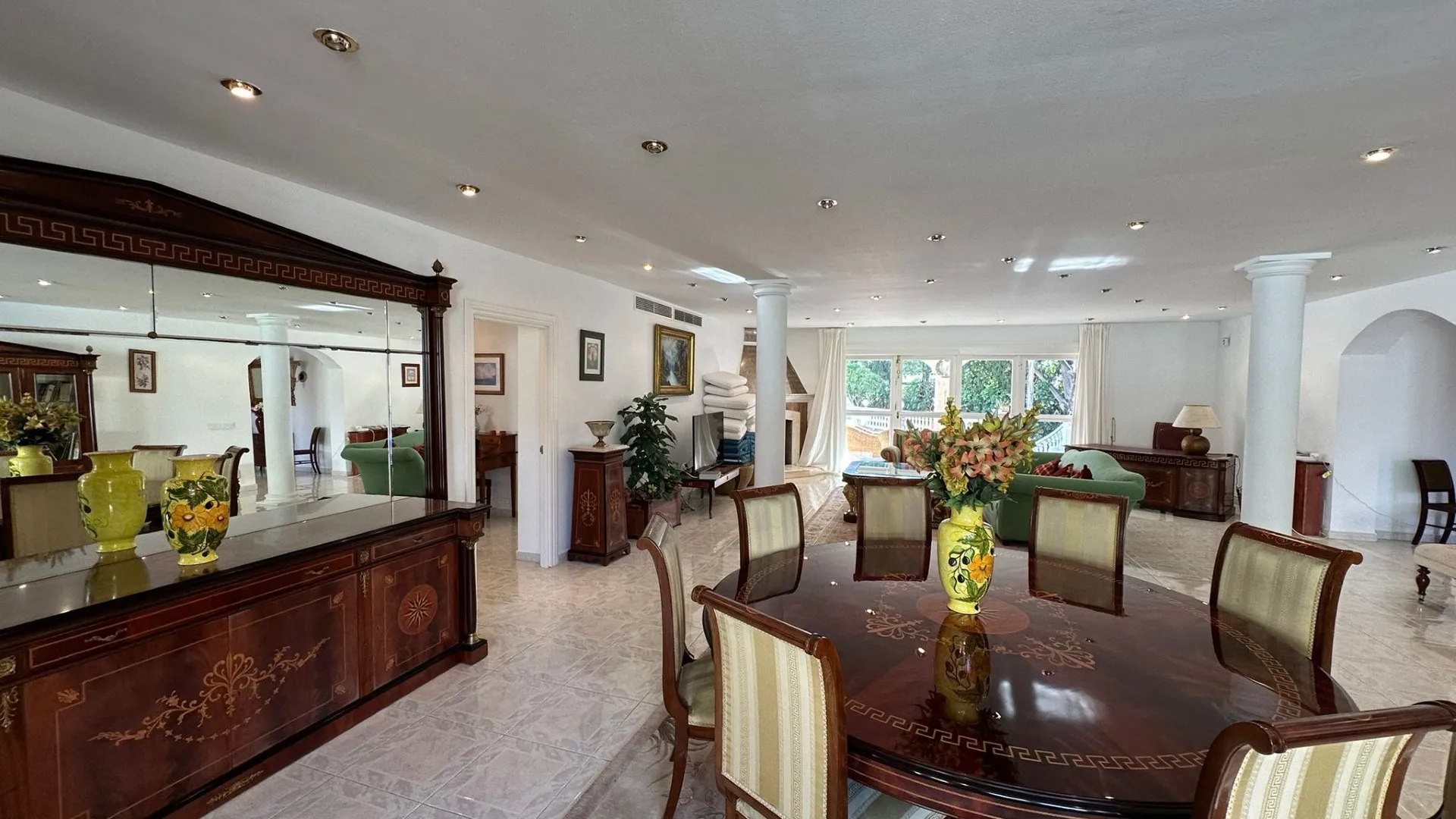 5 bedrooms villa in Marbesa for sale