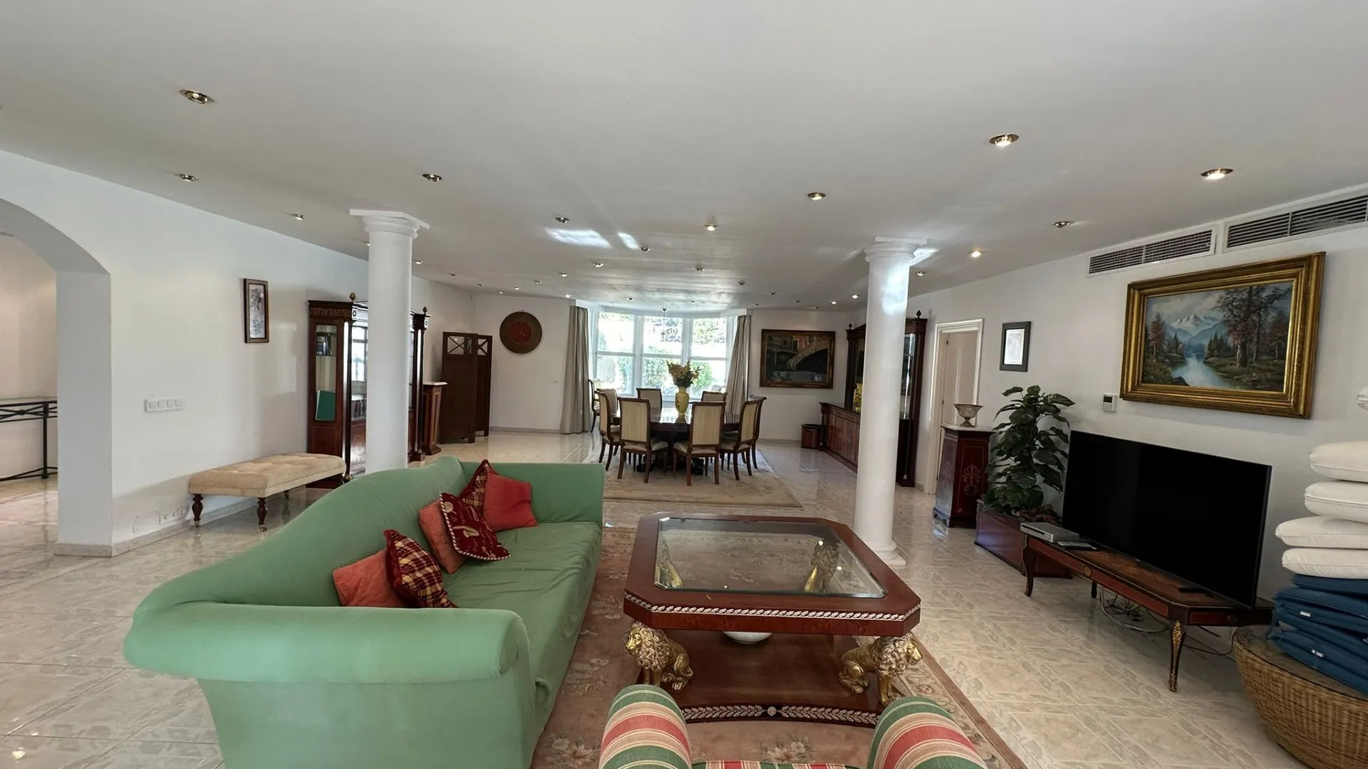 5 bedrooms villa in Marbesa for sale