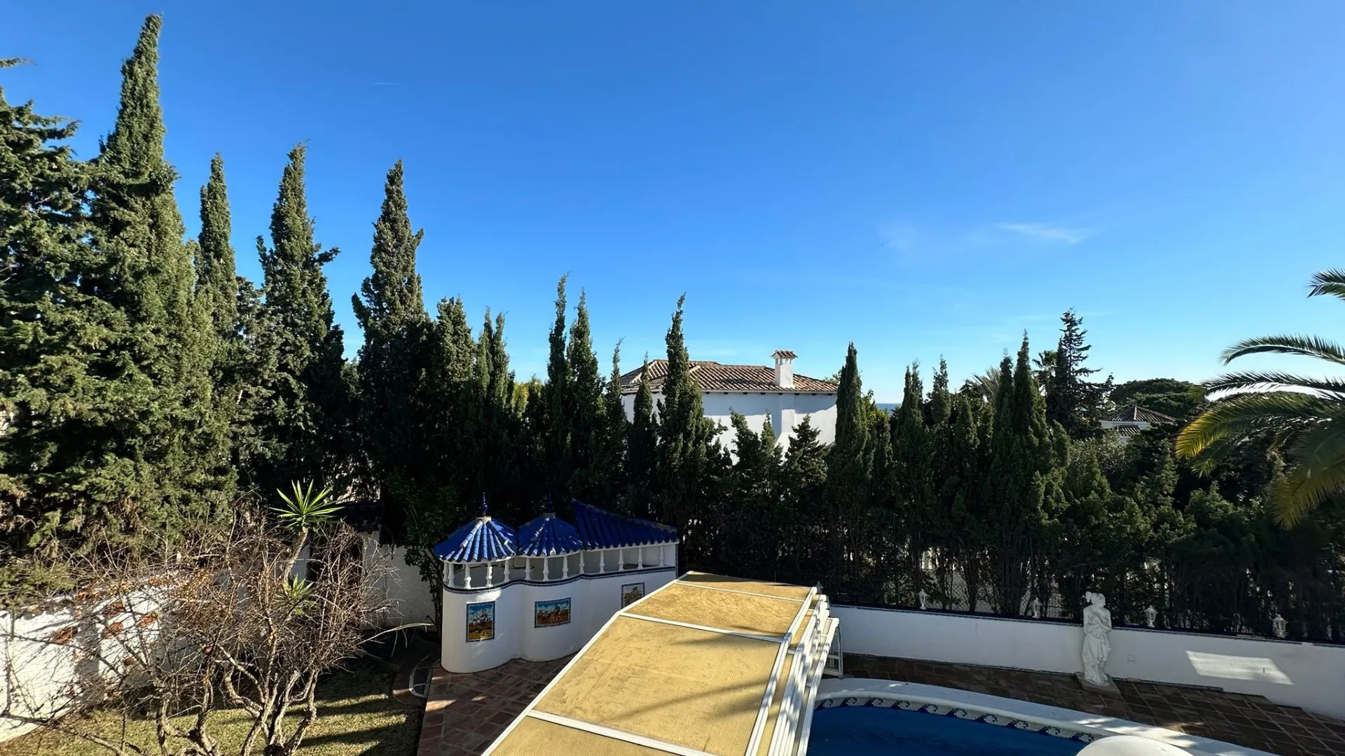5 bedrooms villa in Marbesa for sale