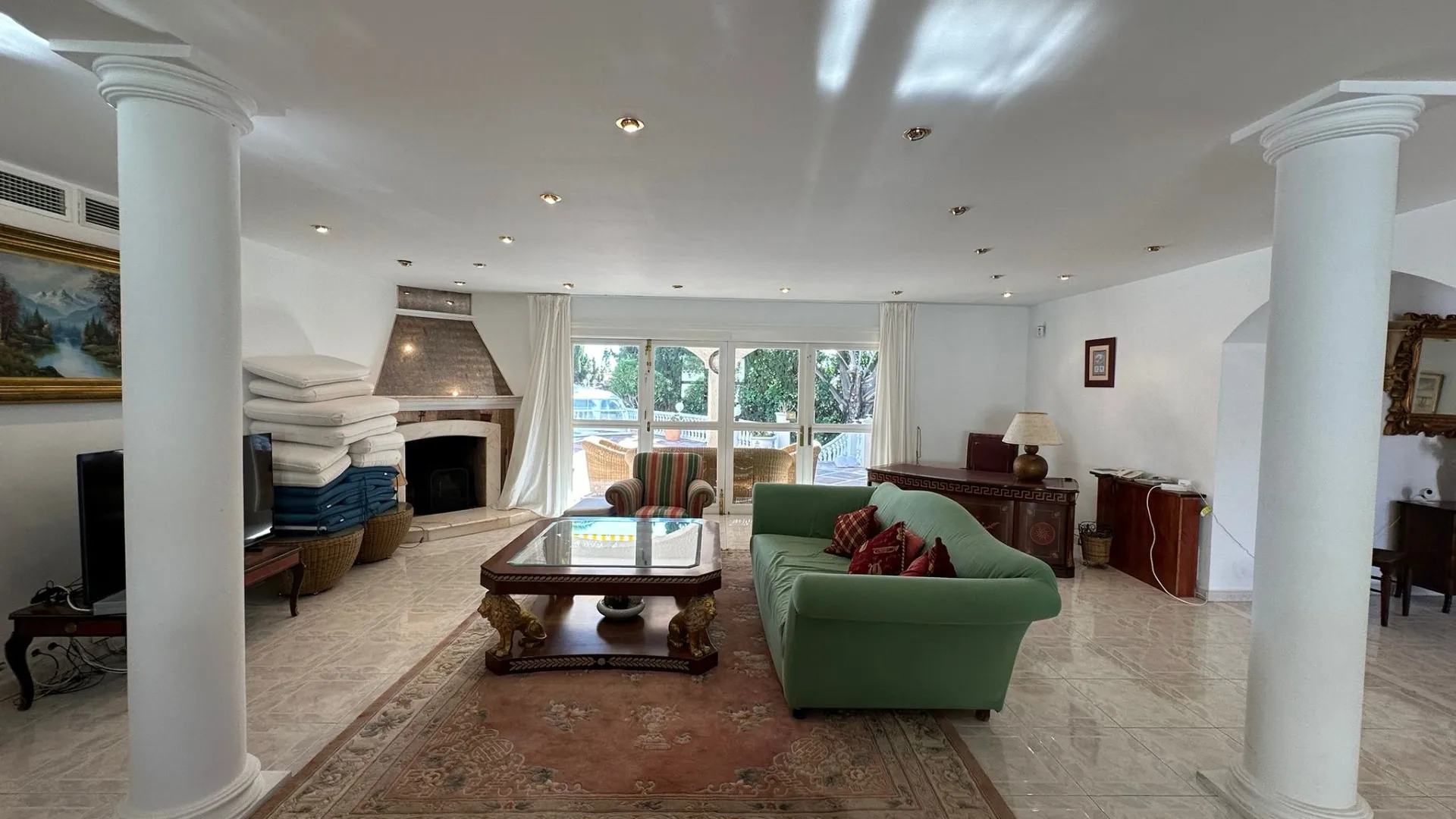 5 bedrooms villa in Marbesa for sale