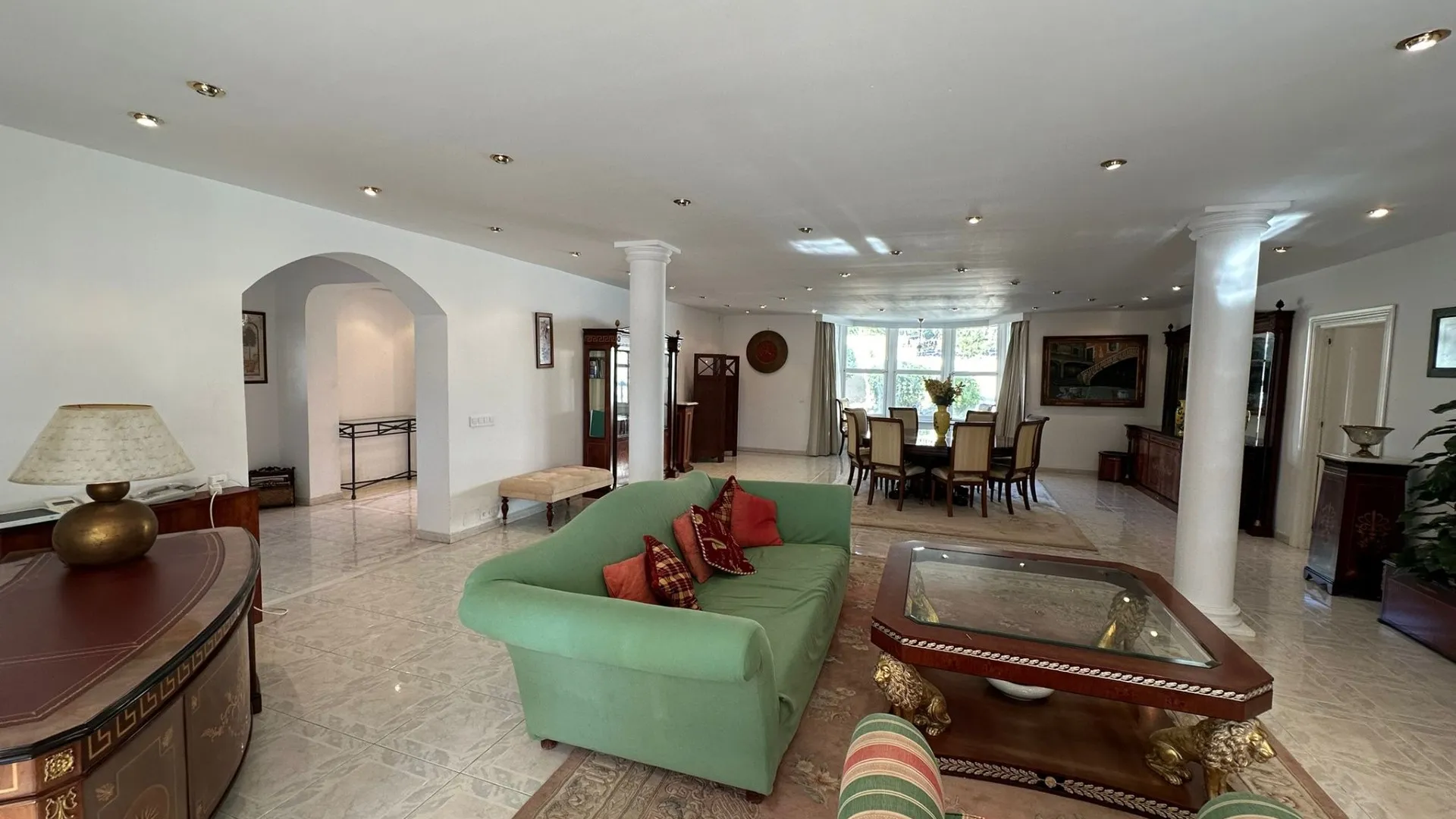 5 bedrooms villa in Marbesa for sale