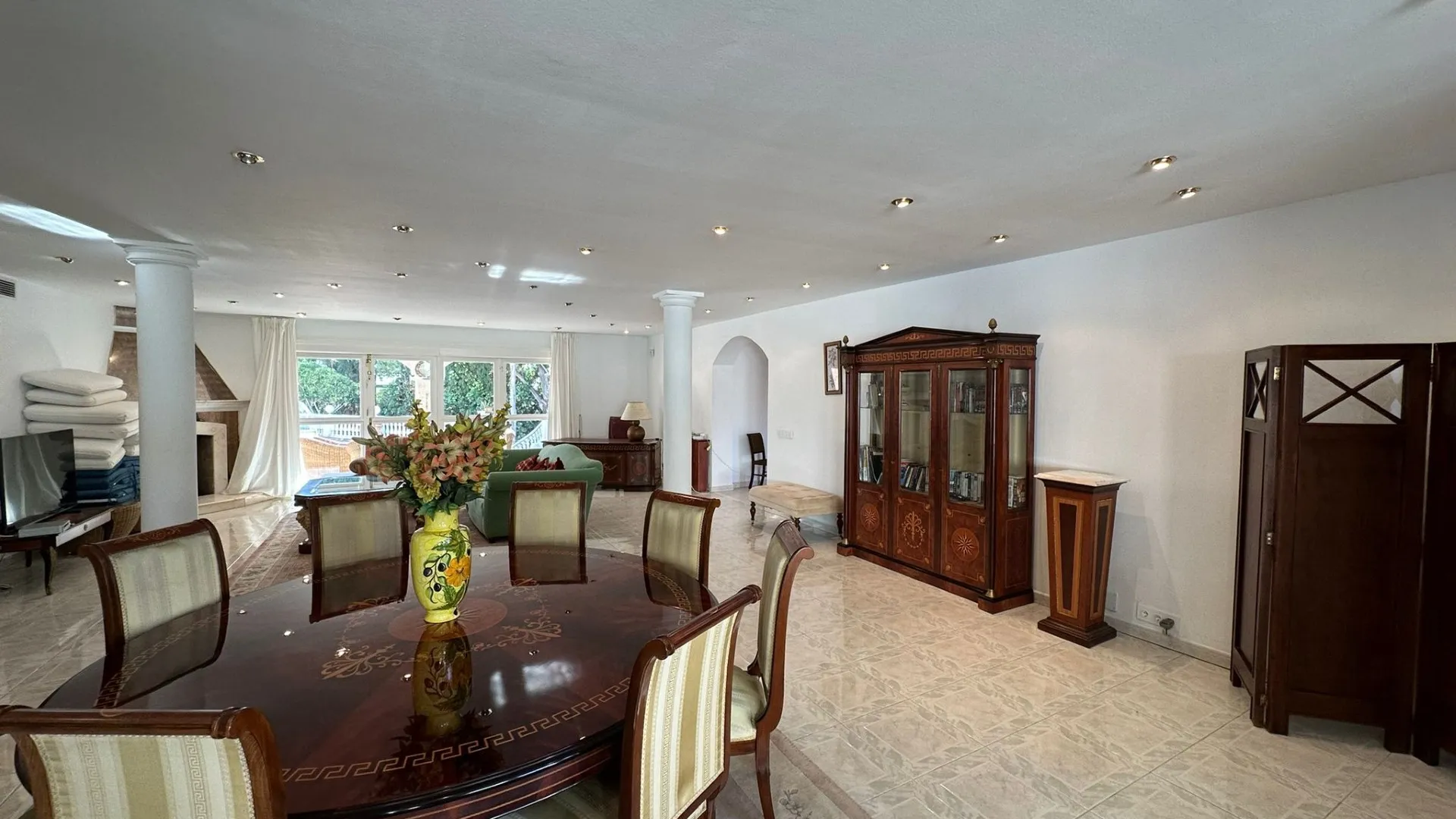 5 bedrooms villa in Marbesa for sale