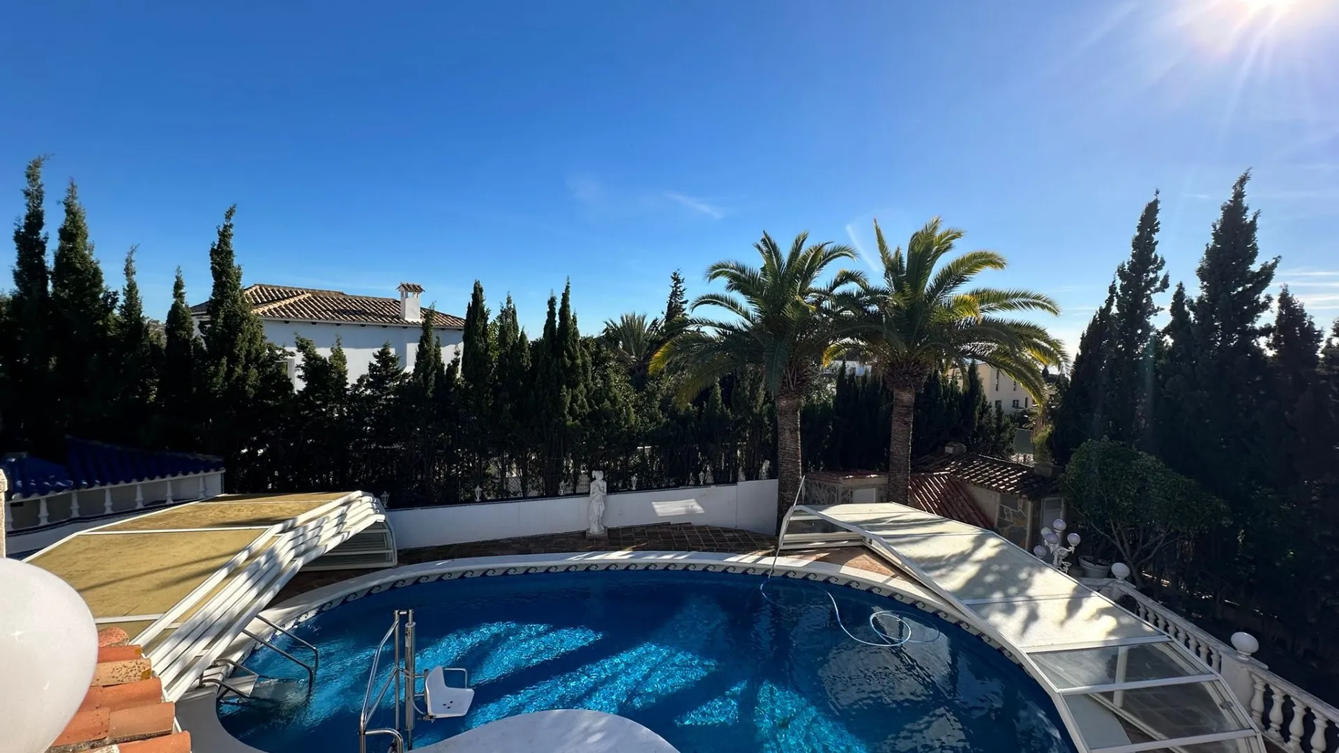 5 bedrooms villa in Marbesa for sale