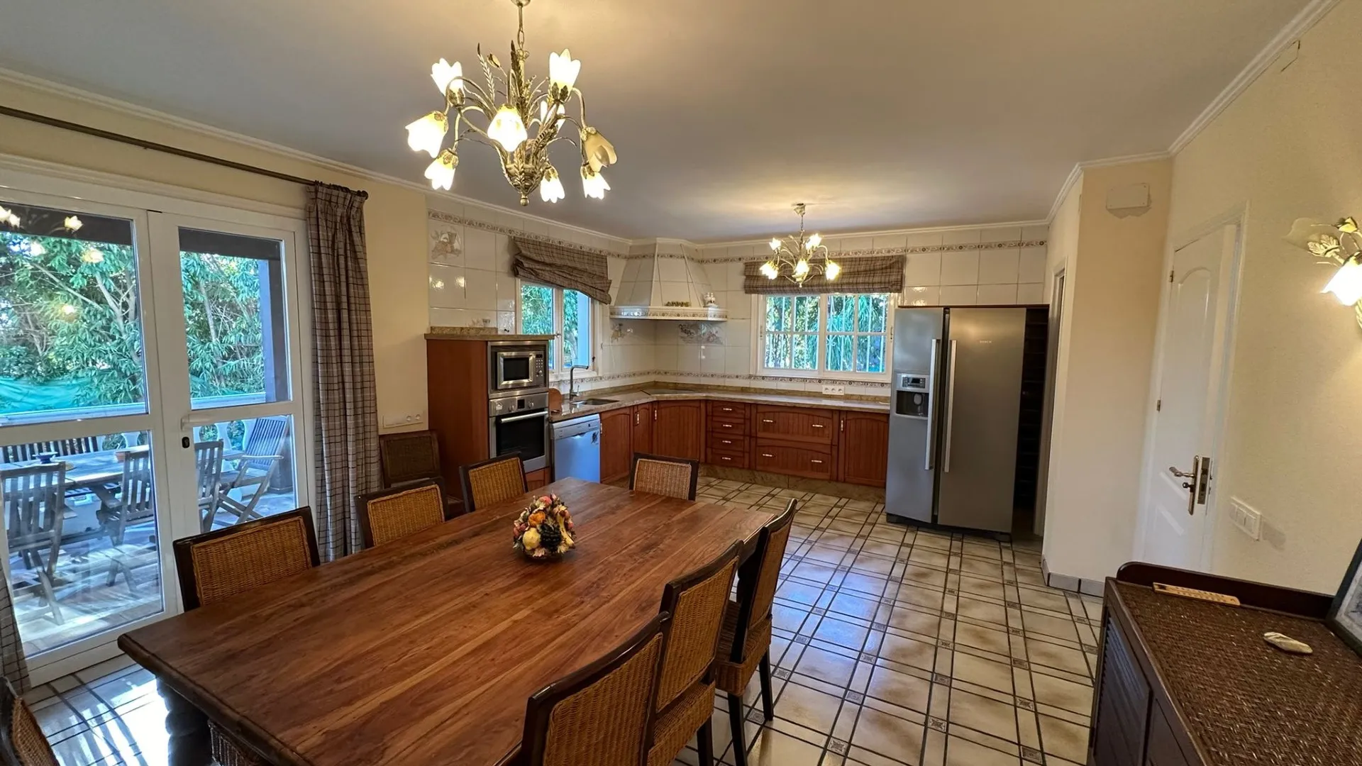 5 bedrooms villa in Marbesa for sale