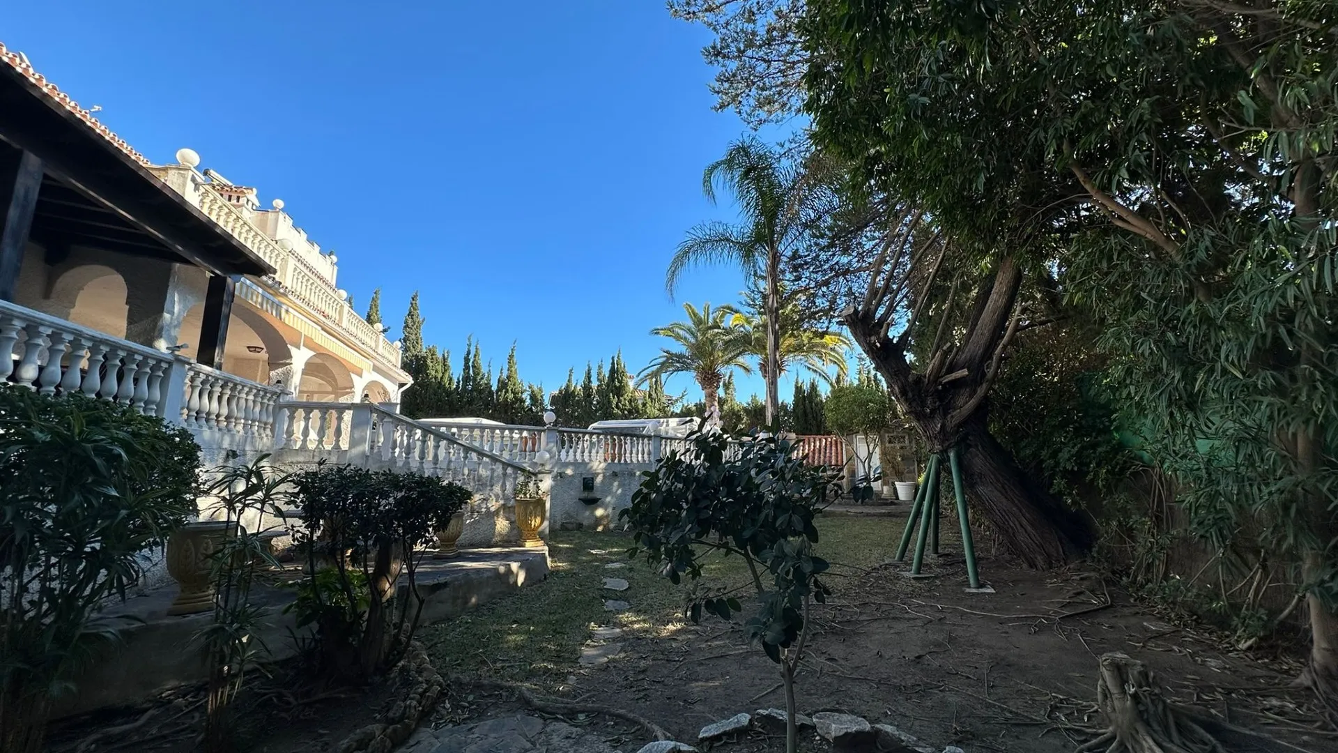 5 bedrooms villa in Marbesa for sale