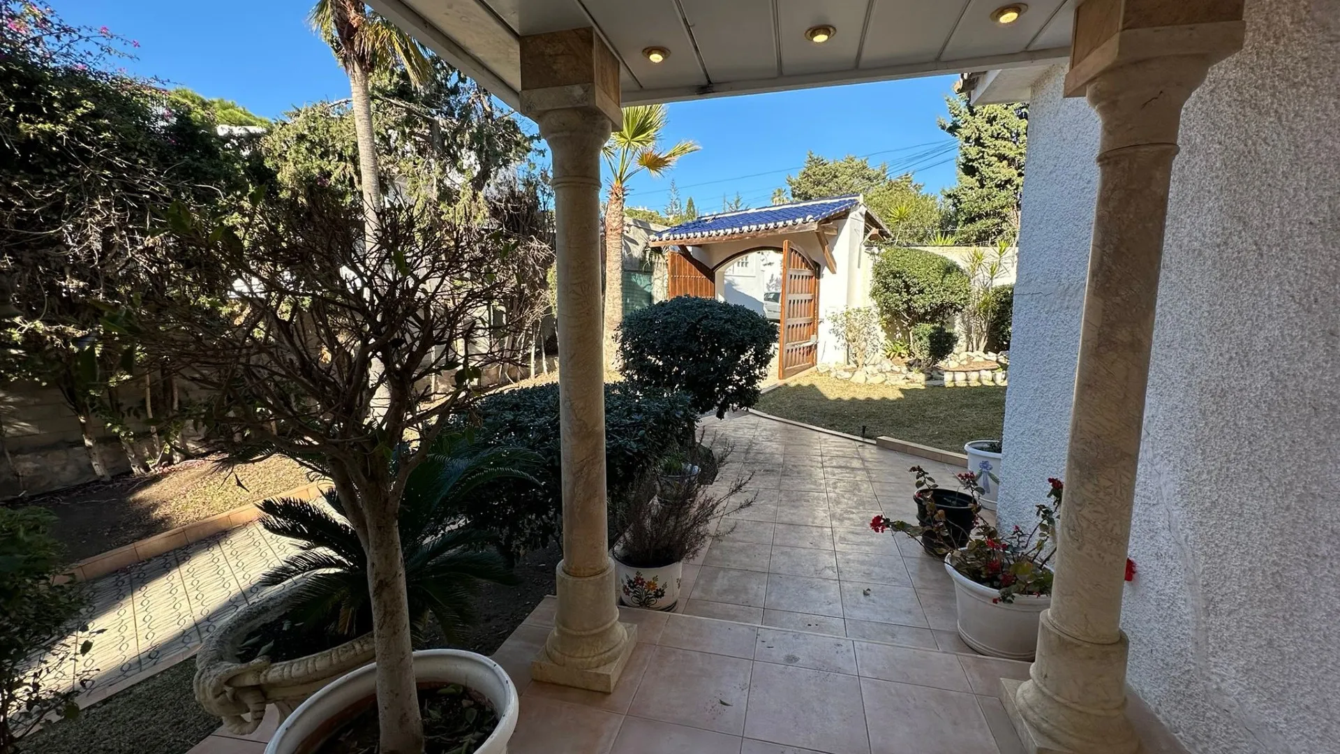 5 bedrooms villa in Marbesa for sale