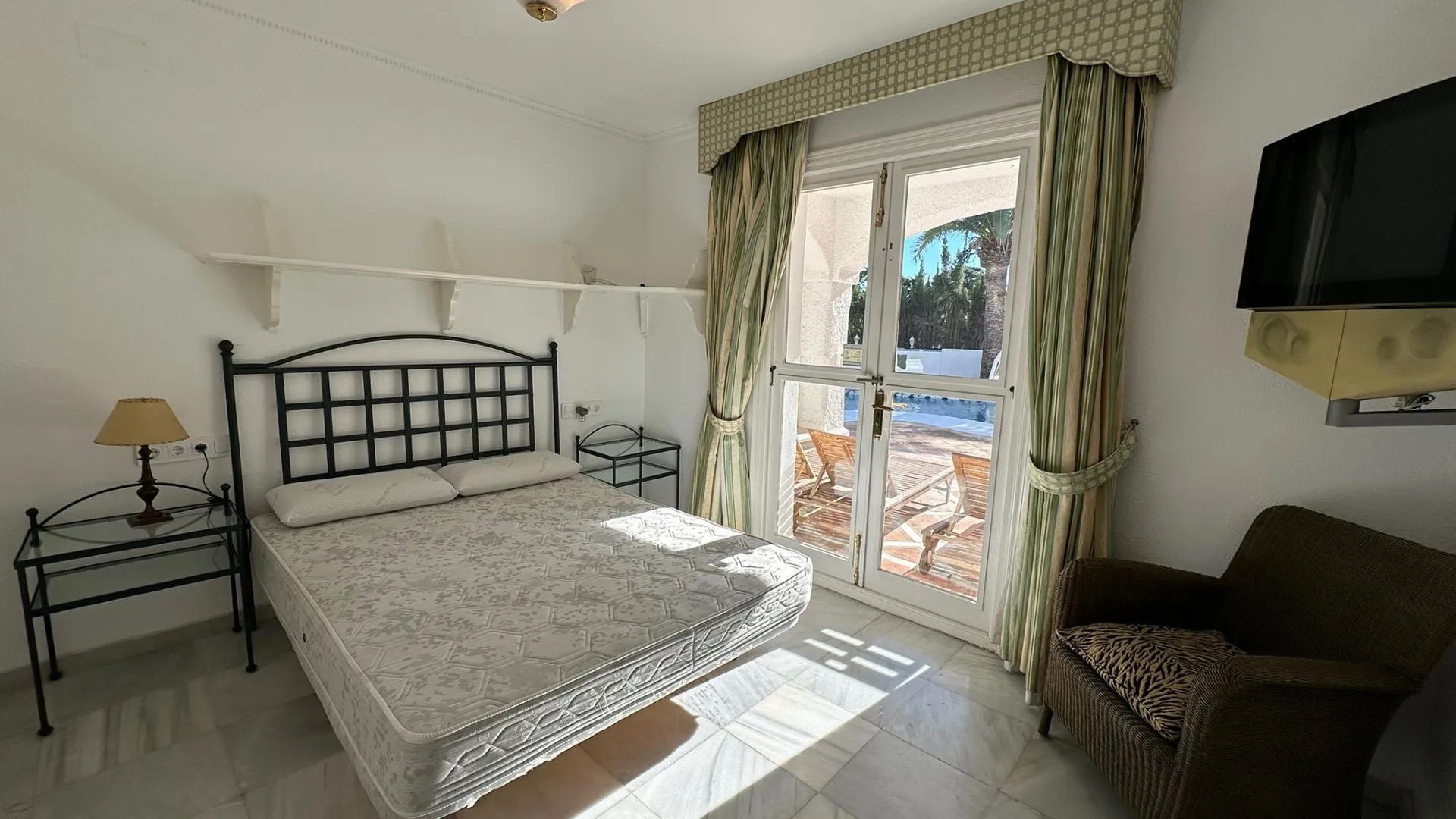 5 bedrooms villa in Marbesa for sale