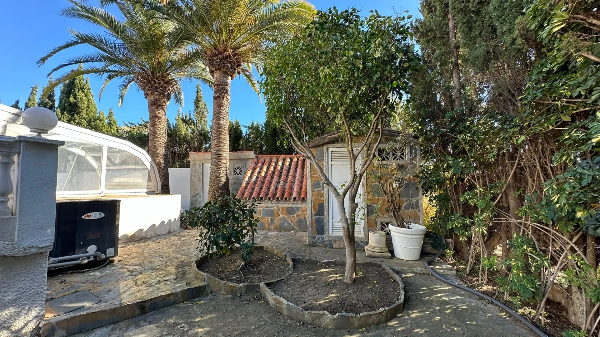 5 bedrooms villa in Marbesa for sale