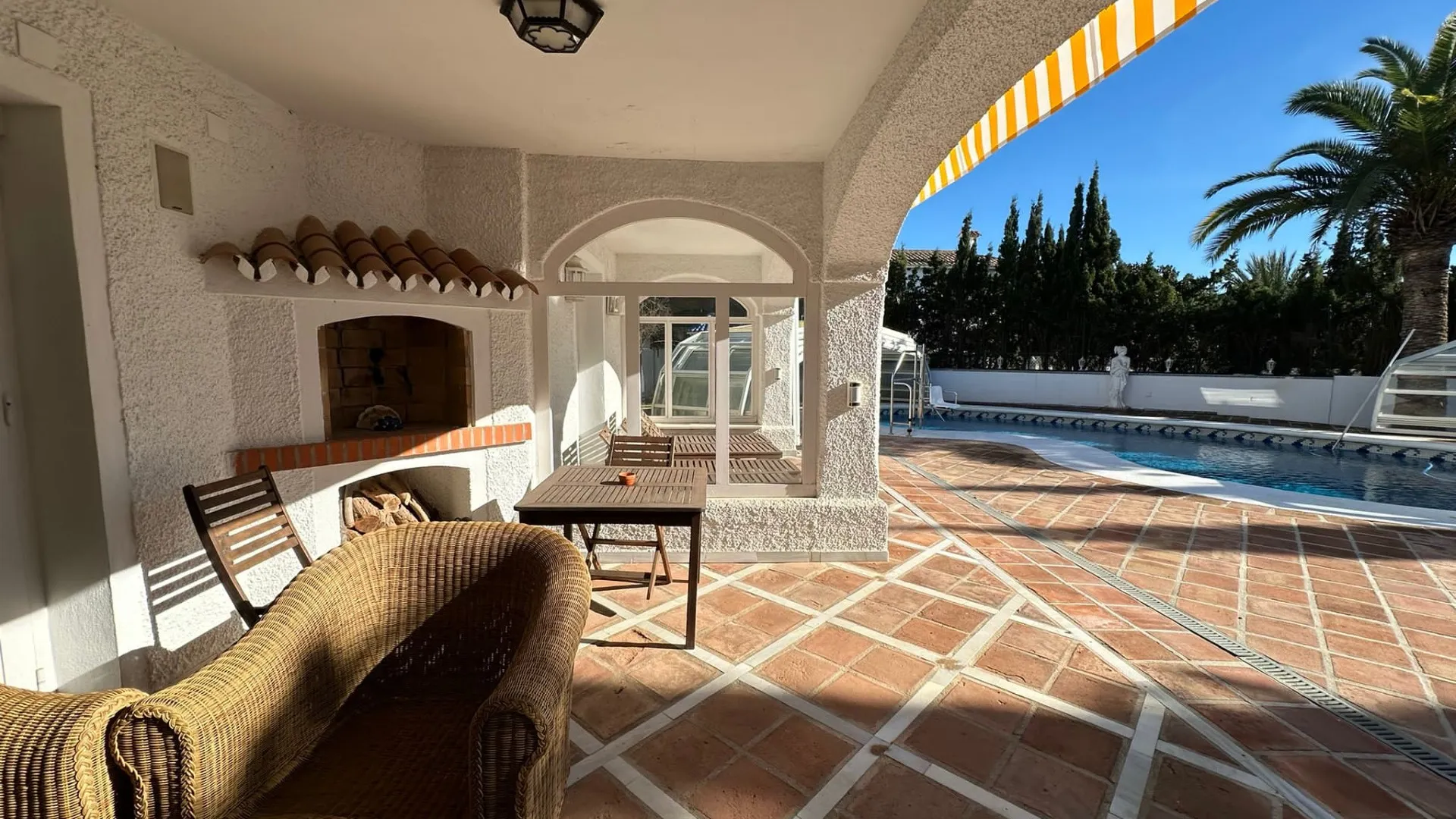 5 bedrooms villa in Marbesa for sale