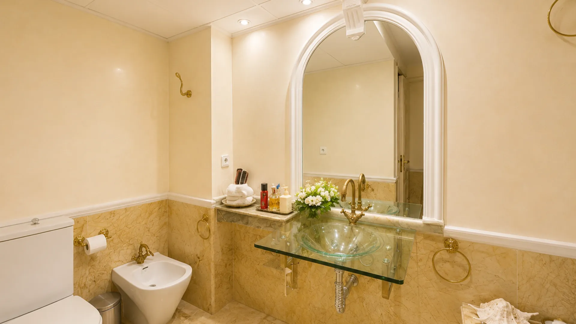 2 bedrooms ground floor apartment in Playas del Duque for sale